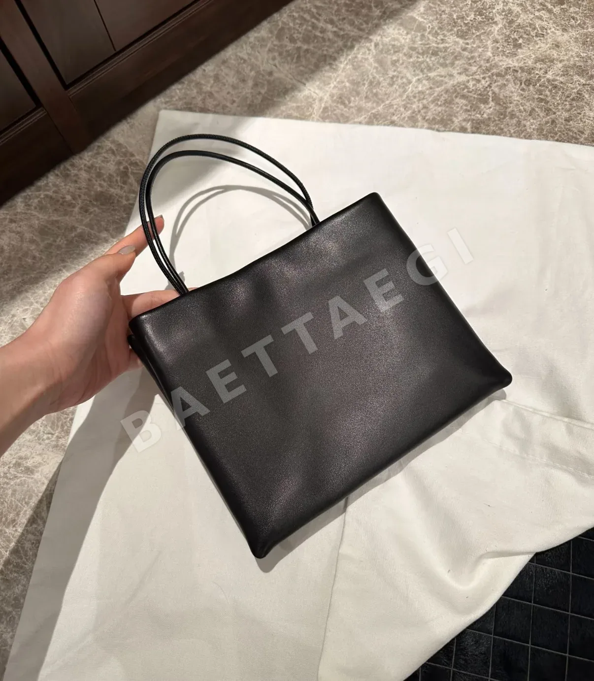 더로우 스몰 램스킨 아코디언 백 128782