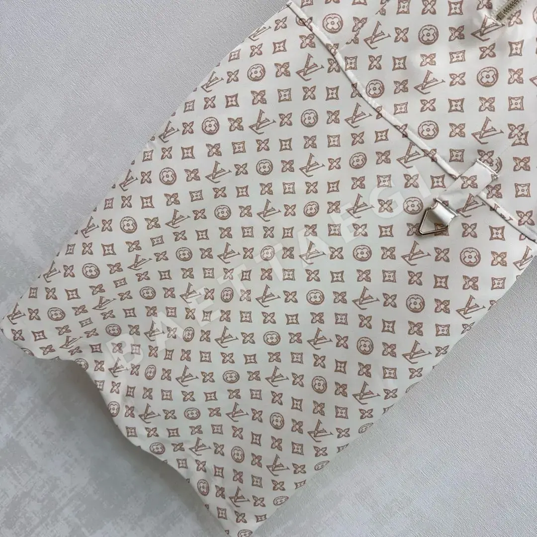 루이비통 로고 프린트 반팔 폴로 카라 원피스 상세 이미지 3