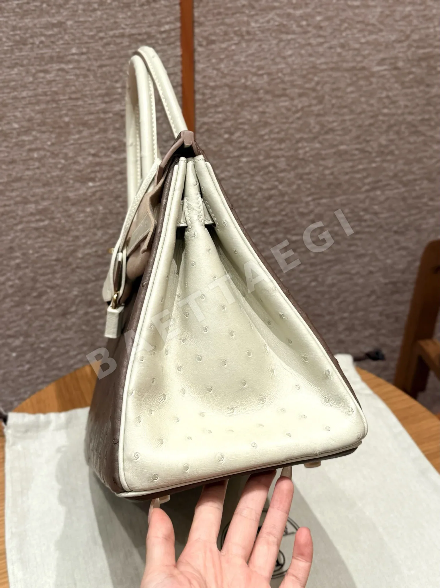 에르메스 버킨 30 타조 가죽 가방 상세 이미지 4