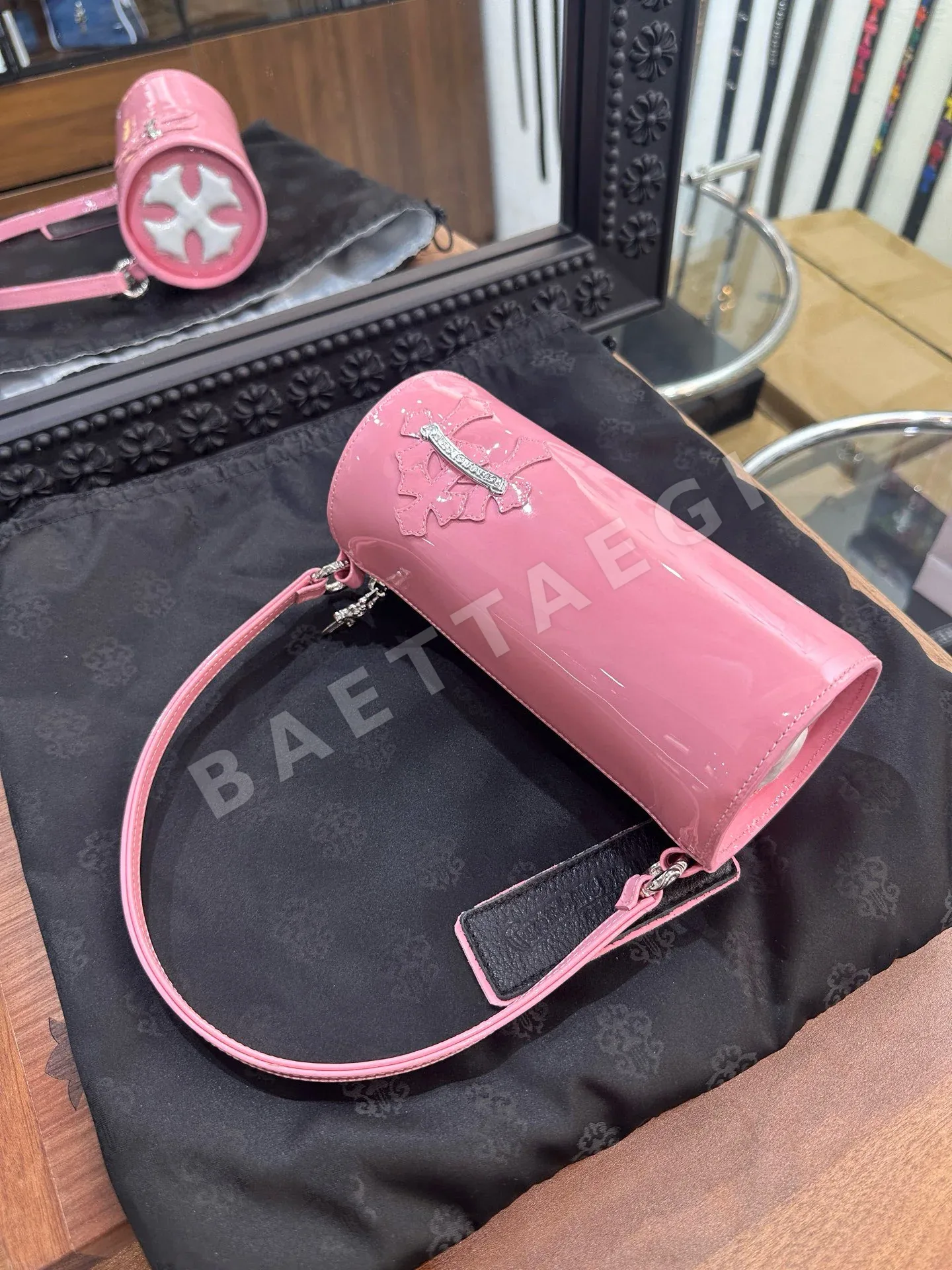 크롬하츠 핑크 페이던트 가죽 미니 버킷백 상세 이미지 6