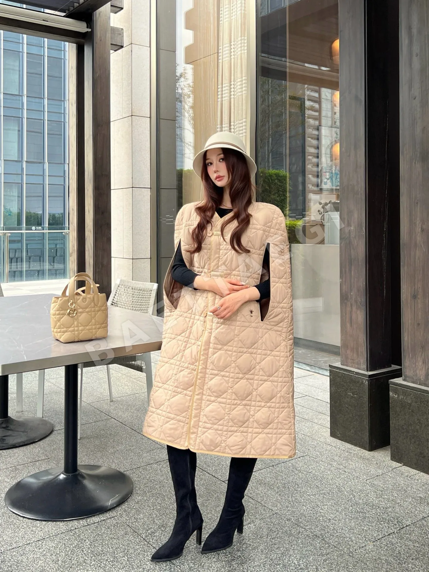 디올 다이아나 비 패턴 퀼팅 케이프 자켓 166820