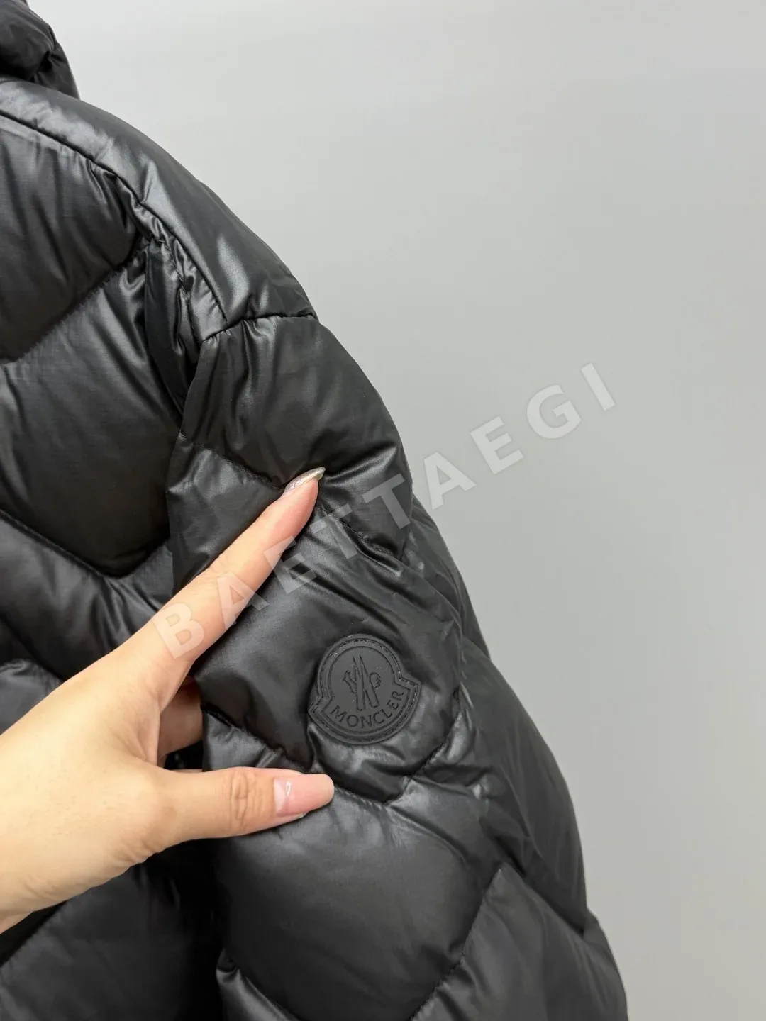몽클레르 다크웨이브 퀼팅 후드 숏다운 패딩 상세 이미지 5