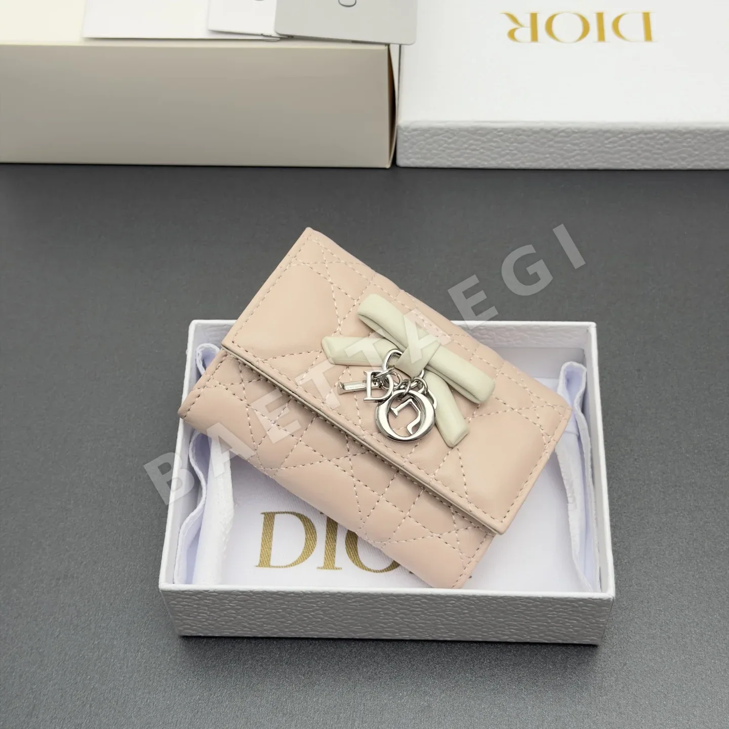 디올 레이디 글리신 램스킨 지갑 상세 이미지 3