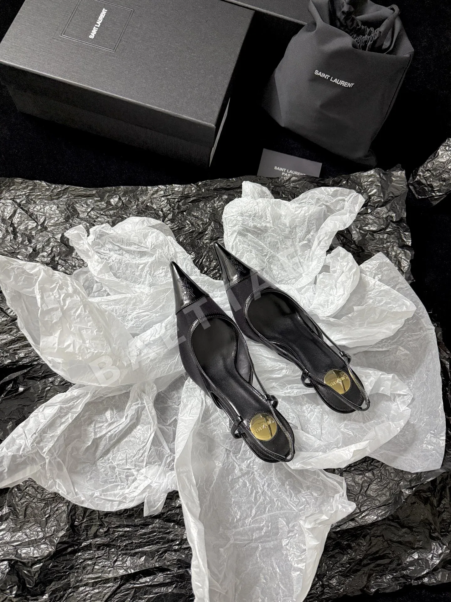 생로랑 메시 램스킨 포인티드 토 힐 143703