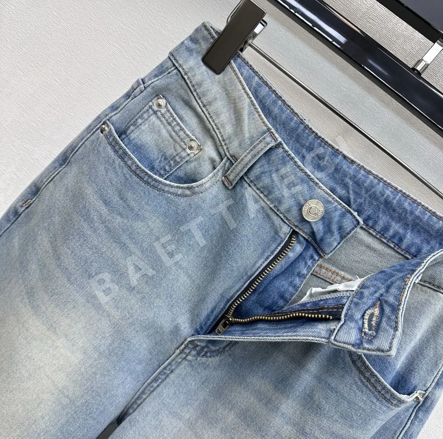 디올 자수 로고 하이웨스트 스트레이트 데님 바지 상세 이미지 4