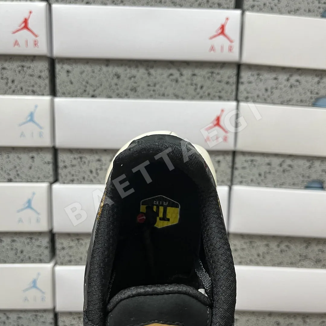 나이키 [DF] 에어 맥스 플러스 블랙 레드 FZ9042-001 201082 Nike Air Max Plus Swarovski Sunset 상세 이미지 8