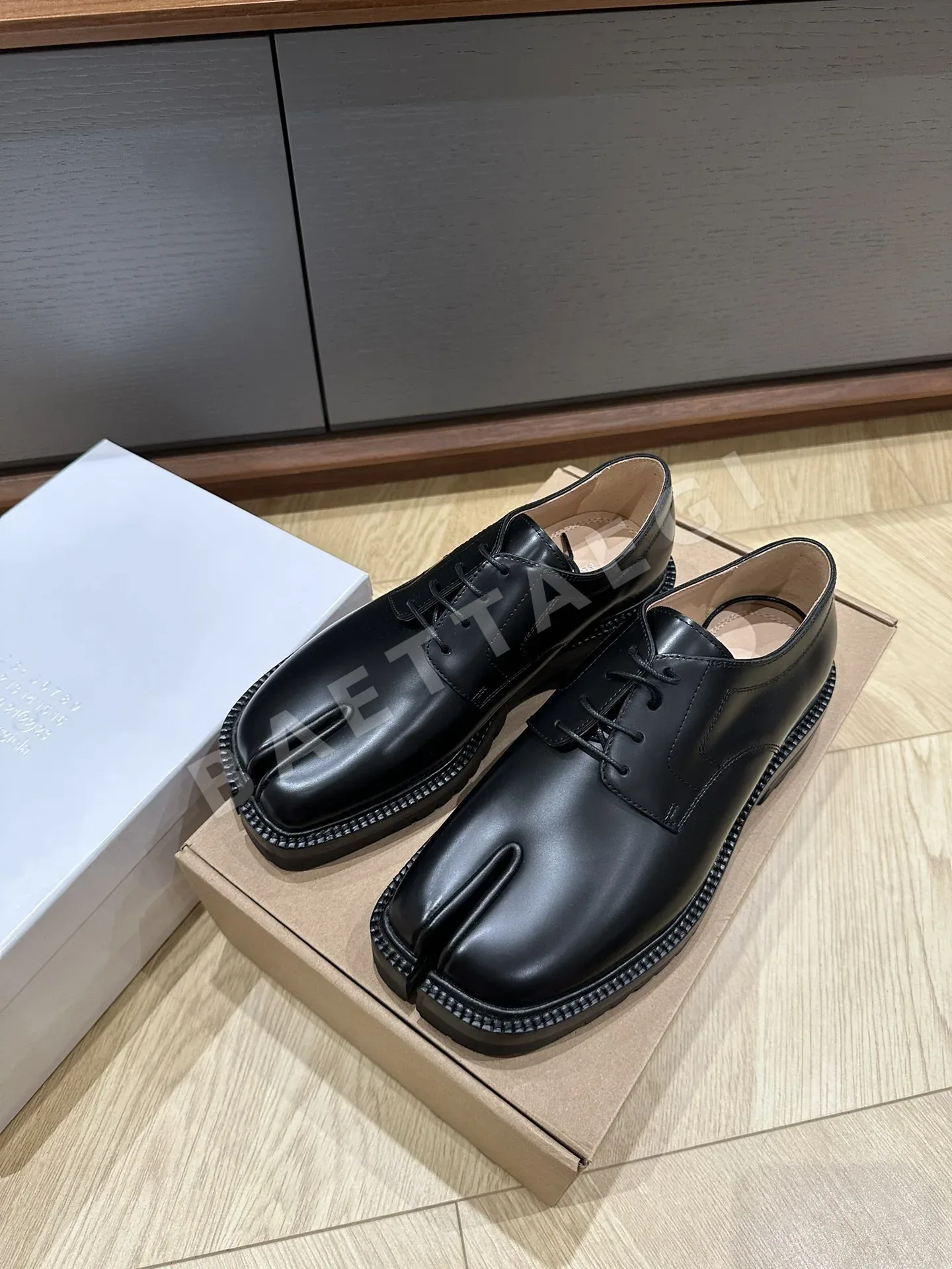 마르지엘라 MM6 플랫폼 스플릿 토 로퍼 9061