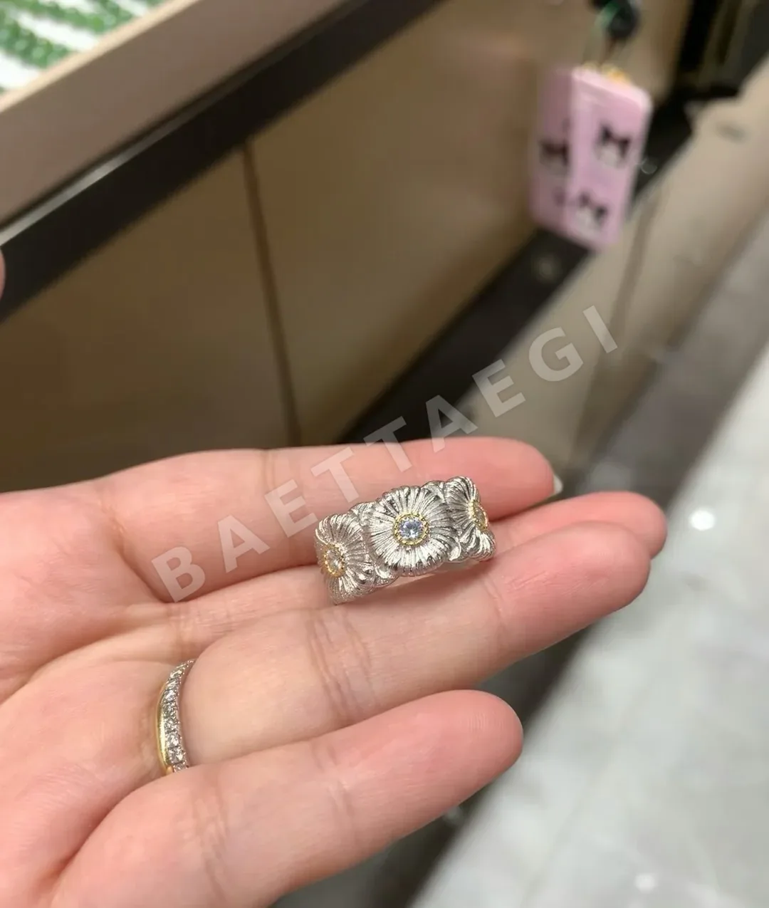부첼라티 18K 골드 브로그 데이지 오픈 반지 64248