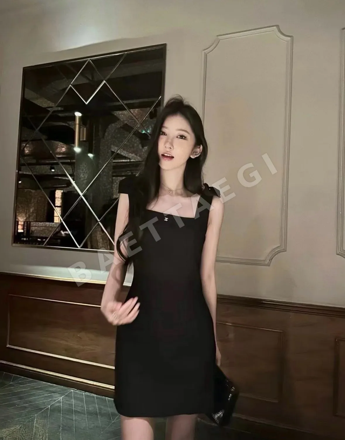 샤넬 리본 스트랩 스퀘어넥 슬림핏 원피스 103759