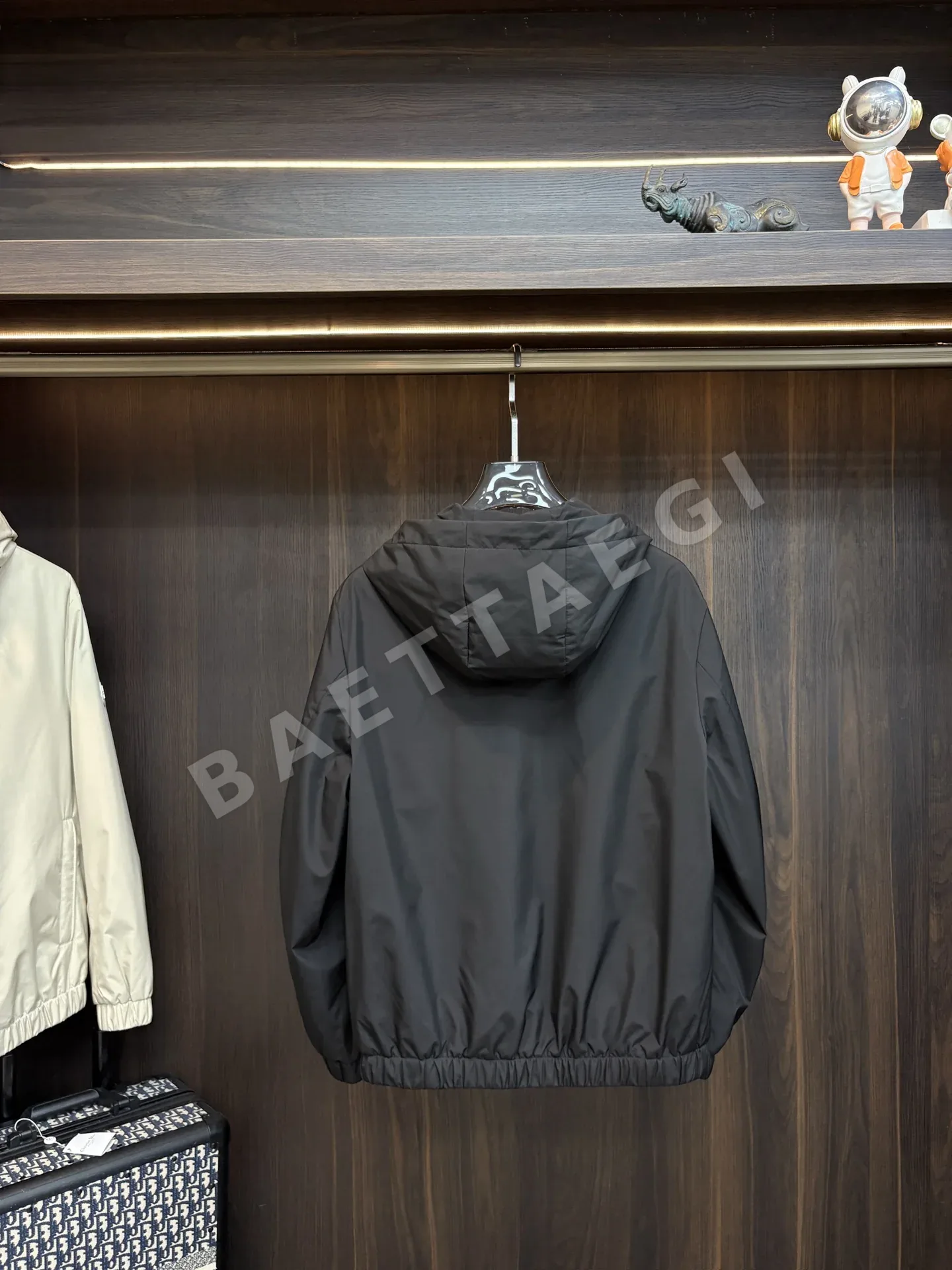 몽클레르 스탠드 카라 후드 경량 패딩 자켓 상세 이미지 3