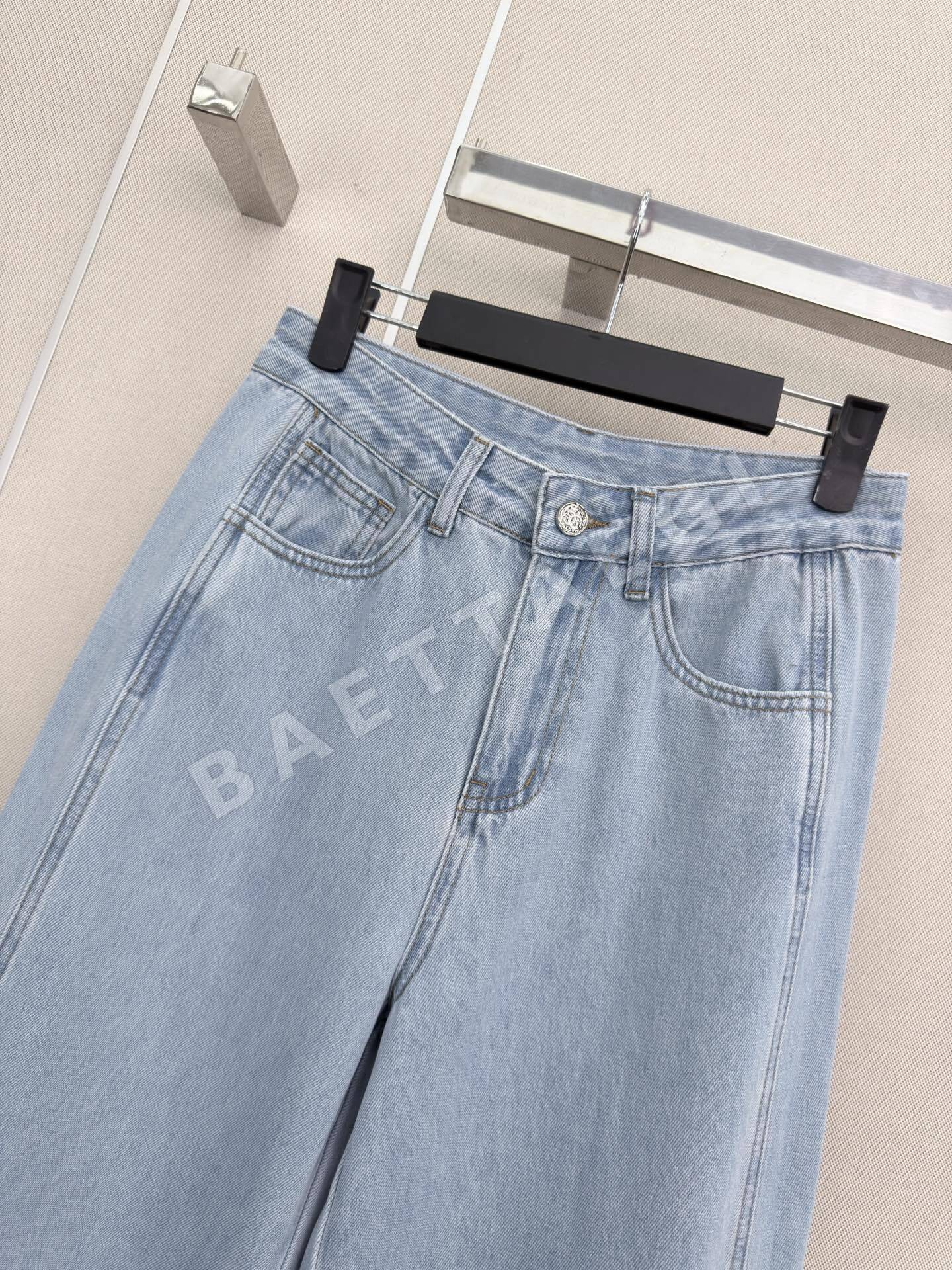 샤넬 투각 카멜리아 레이스 데님 스트레이트 레그 바지 상세 이미지 3