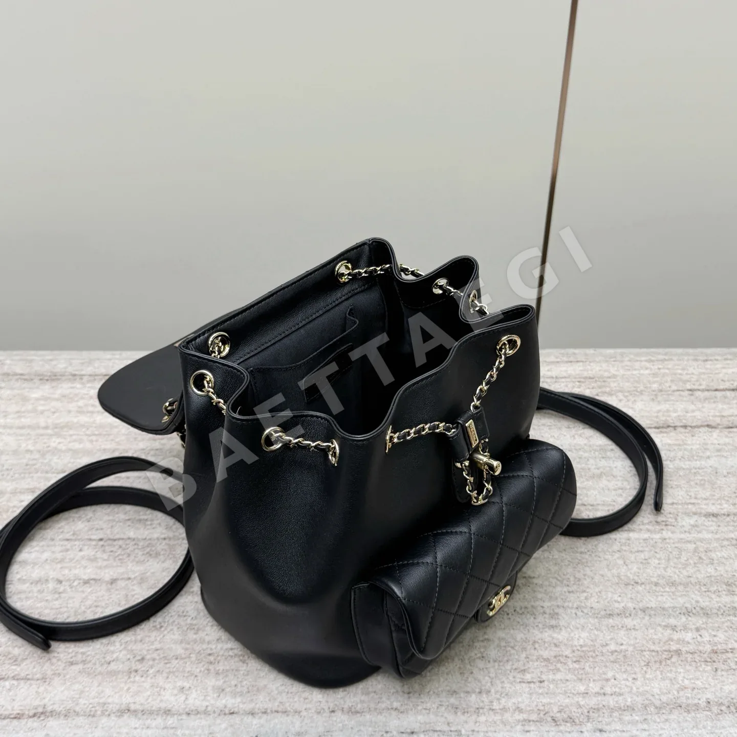 샤넬 더블 플랩 백팩 블랙 가방 32957