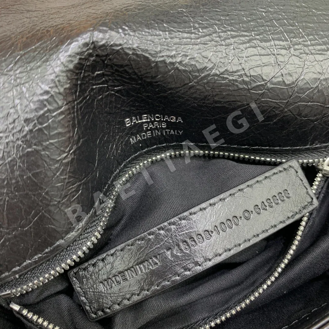 발렌시아가 BB 소프트 플랩 백 상세 이미지 8