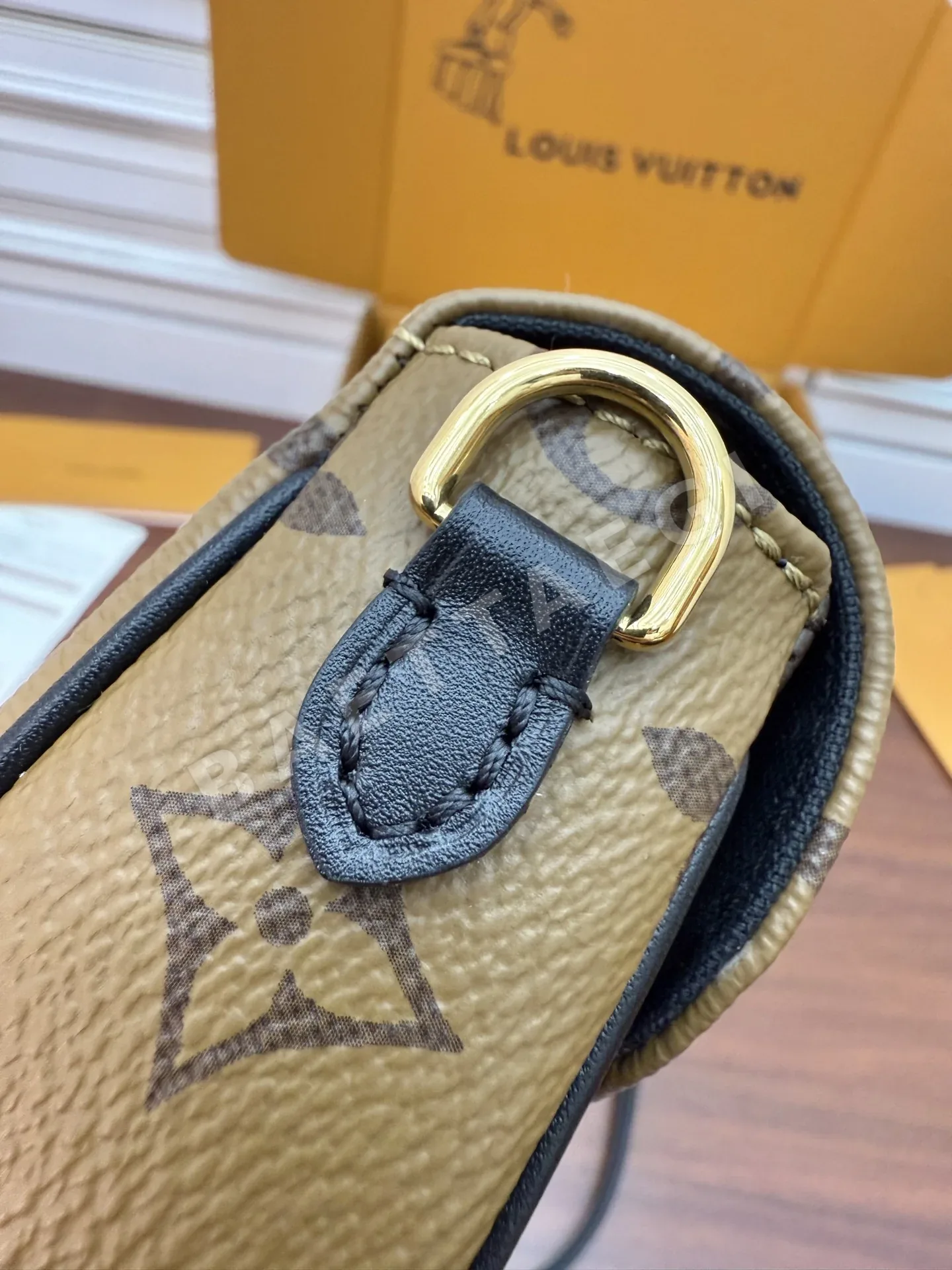 루이비통 M26587 가방 상세 이미지 8