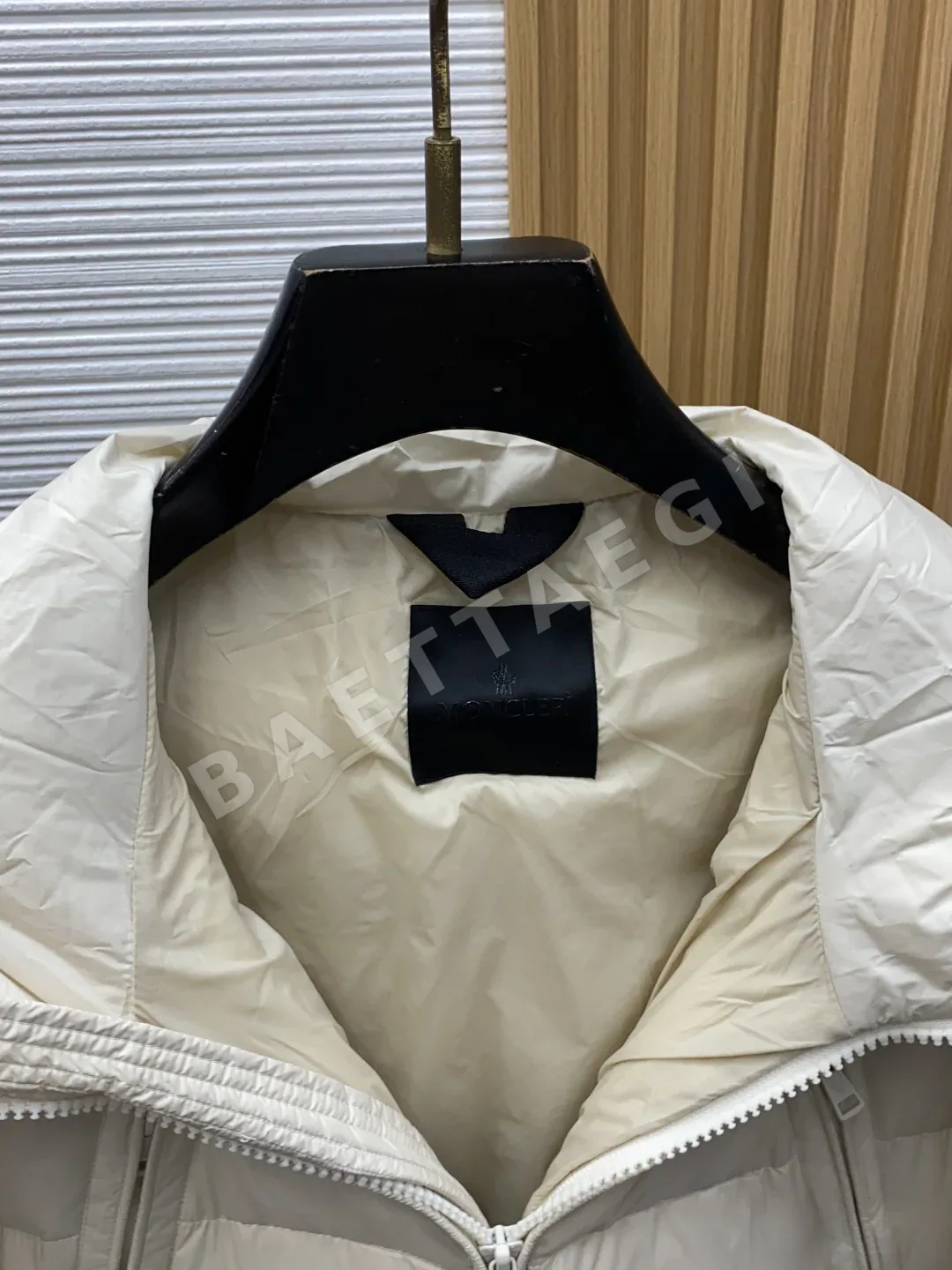 몽클레르 남성 미들 길이 다운 패딩 재킷 상세 이미지 4