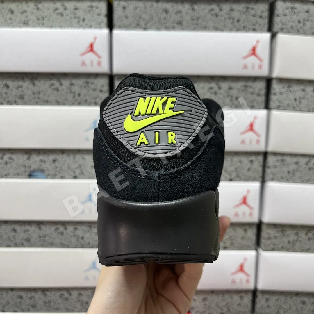 나이키 [XY] 에어 맥스 90 FQ2377-001 201051 Nike Air Max 90 Black Volt Cool Grey 상세 이미지 4