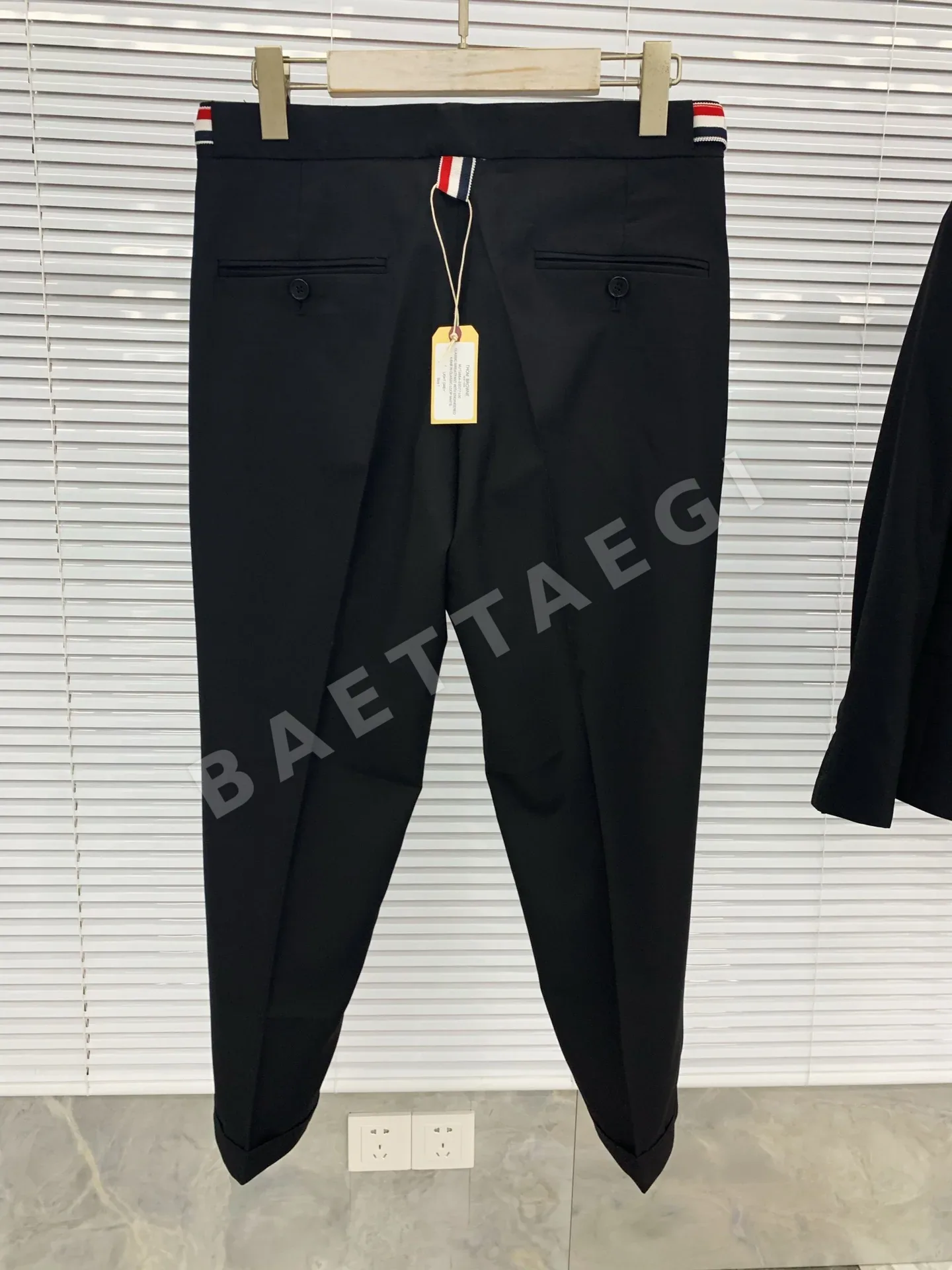 톰브라운 클래식 핏 드레스 팬츠 남성 바지 상세 이미지 5