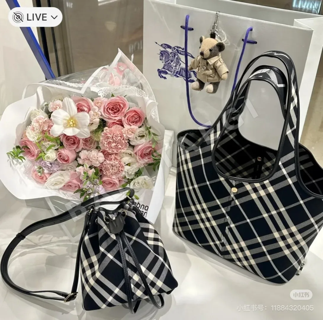 버버리 체크 패턴 가방 상세 이미지 5