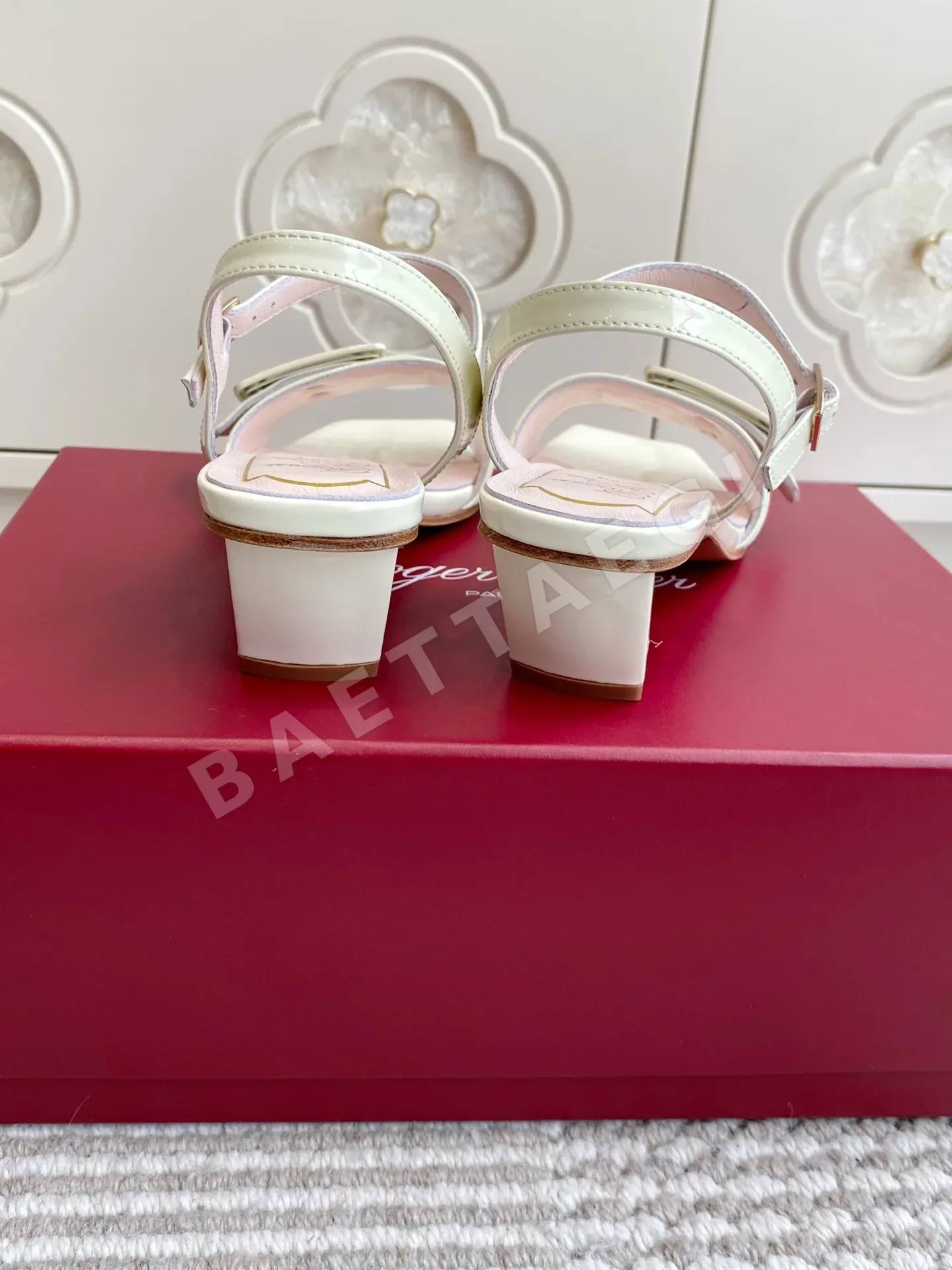 로저비비에 벨 비비에 크로스 스트랩 청키힐 샌들 상세 이미지 8
