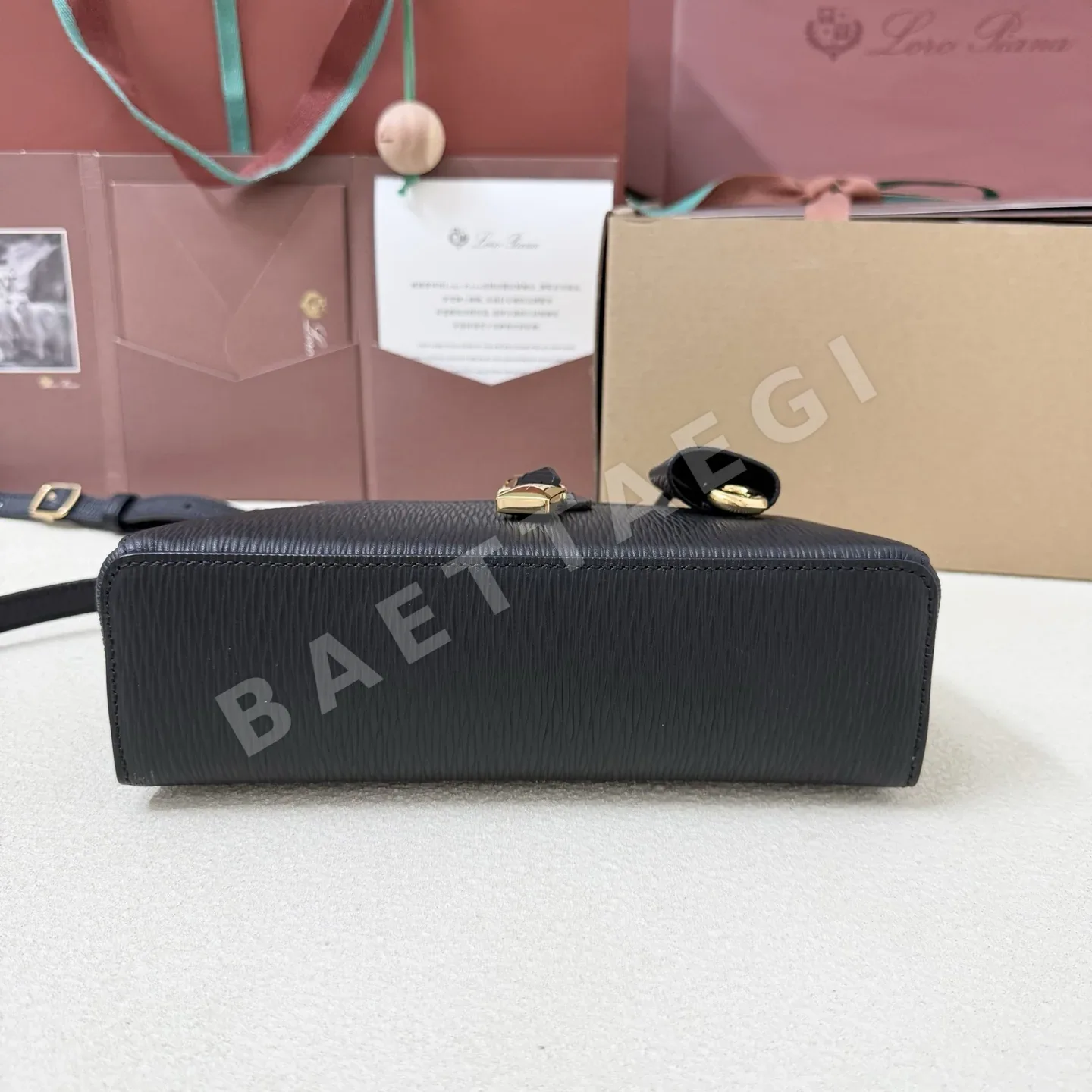 로로피아나 엑스트라 백 소가죽 크로스백 상세 이미지 3