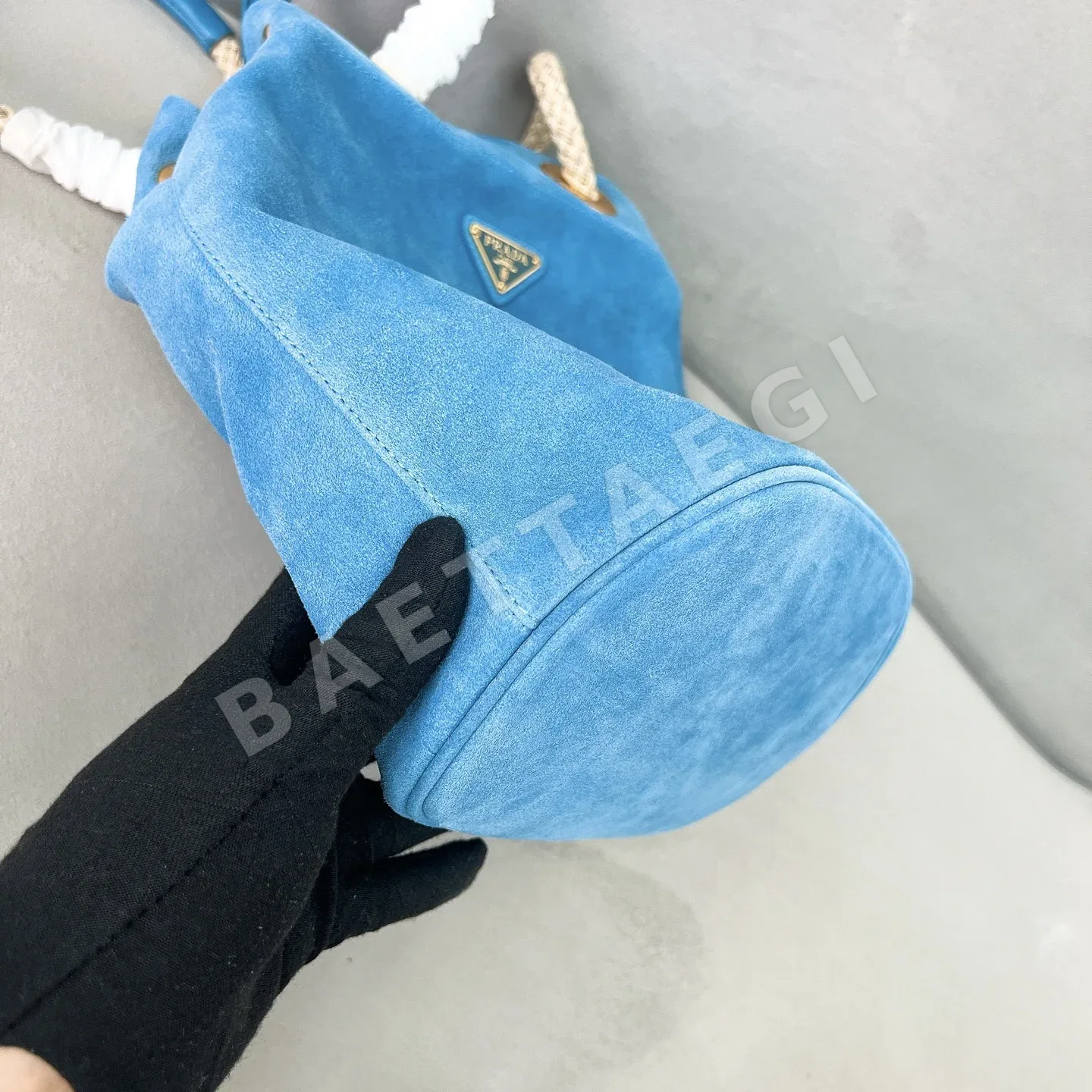 프라다 나일론 버킷 가방 1BE082 상세 이미지 7