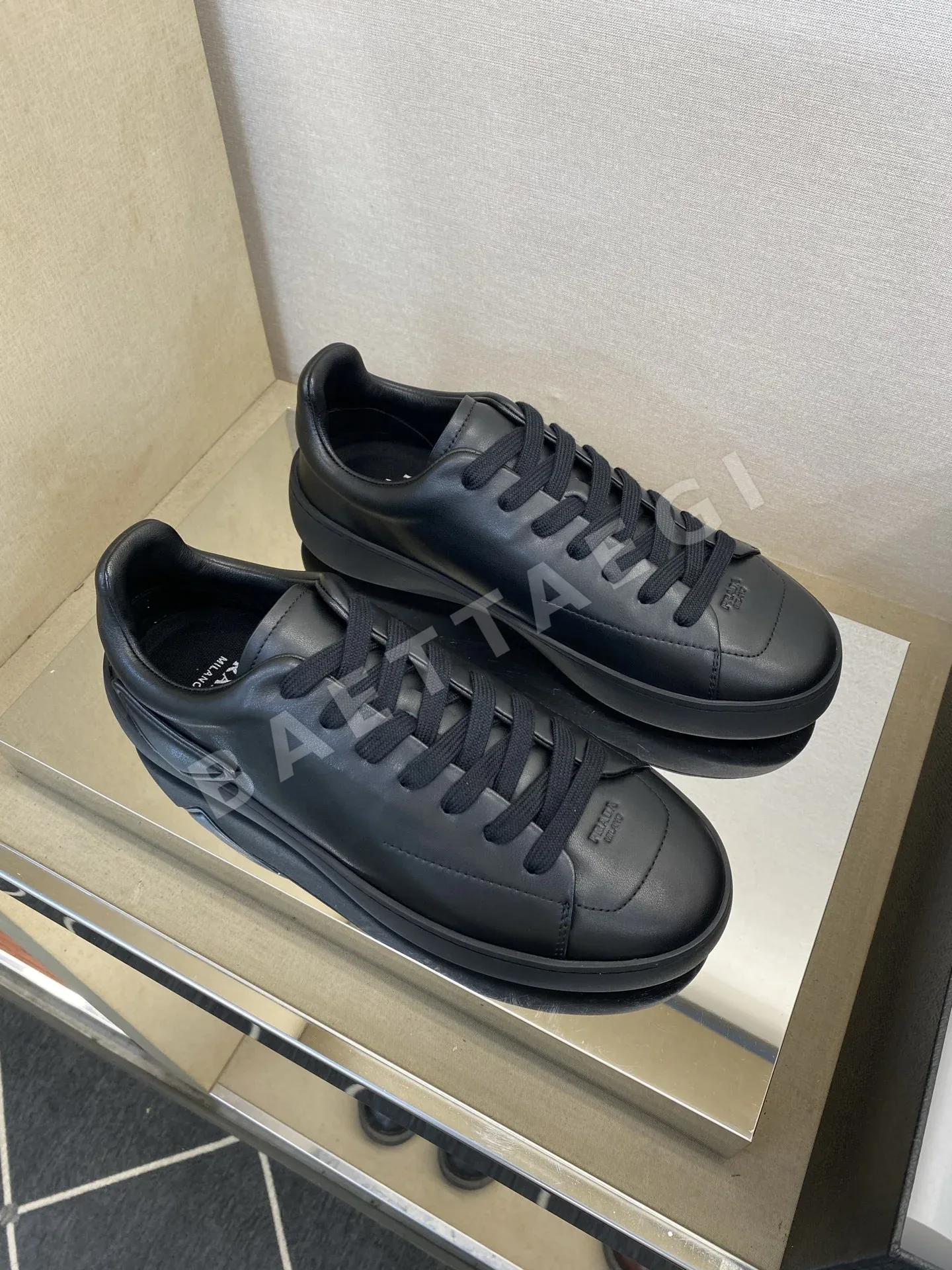 프라다 나파 카프스킨 남성 캐주얼 신발 상세 이미지 3