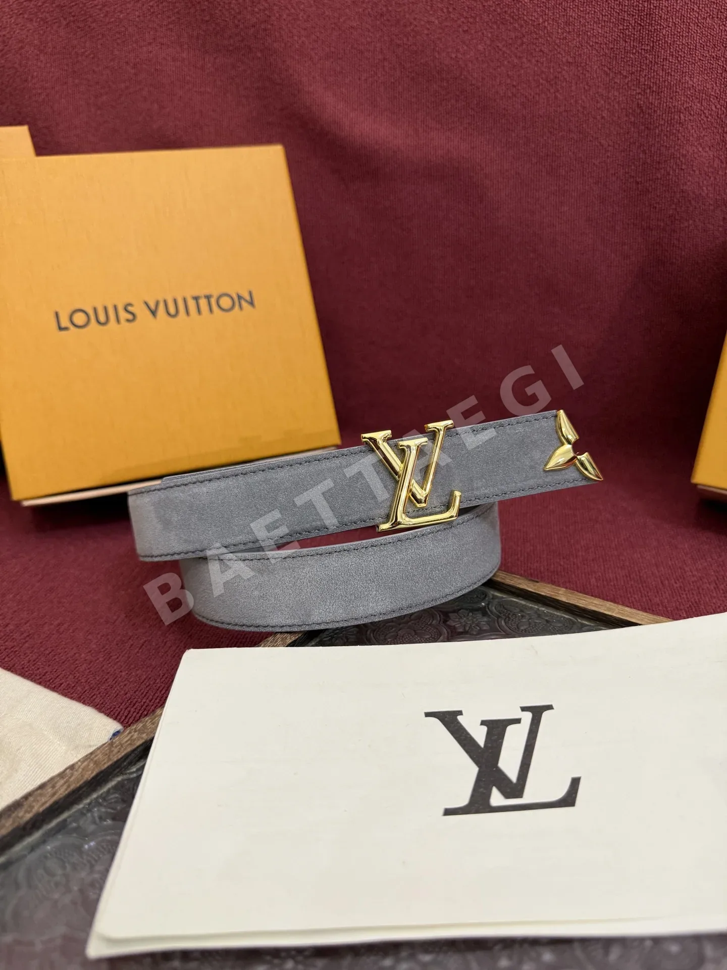 루이비통 LV 이니셜 골드 버클 스웨이드 벨트 57604