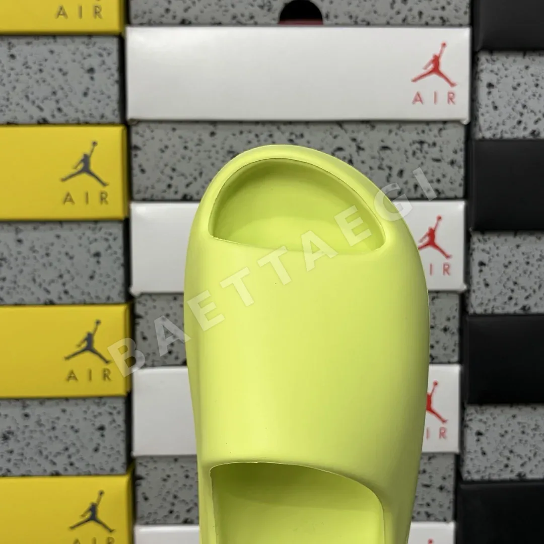 아디다스 [LW] 이지 슬라이드 GX6138 200625 Adidas Yeezy Slide Glow Green 상세 이미지 9