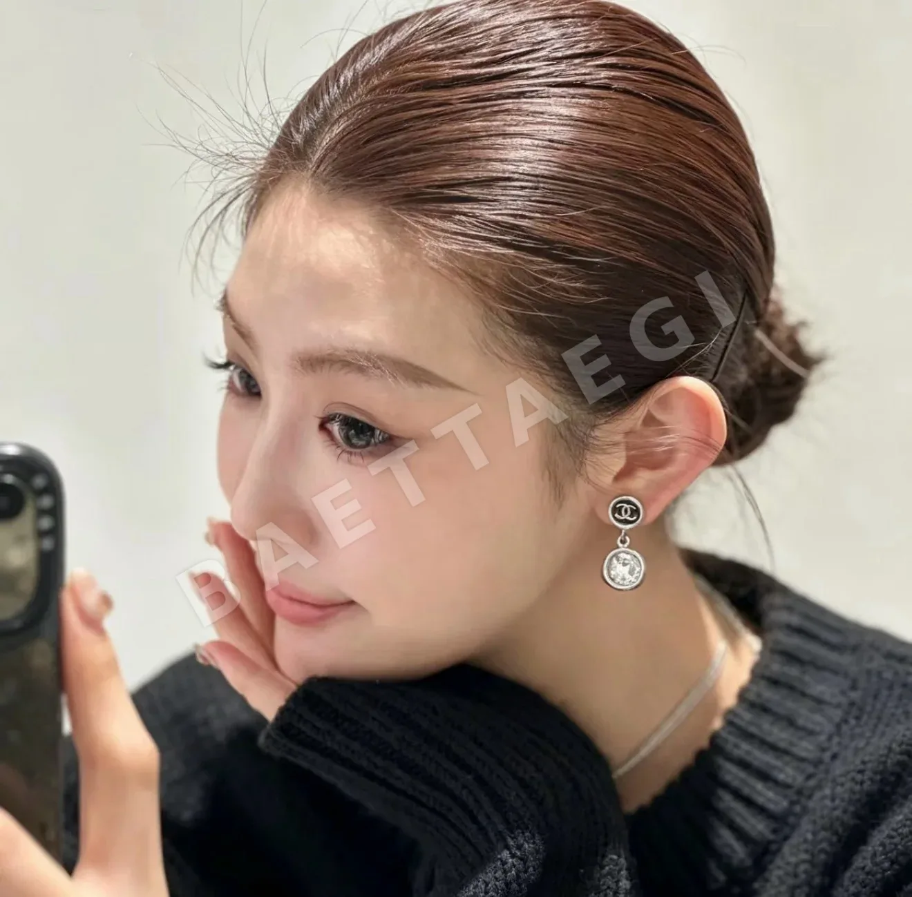 샤넬 라운드 에나멜 스터드 귀걸이 149555