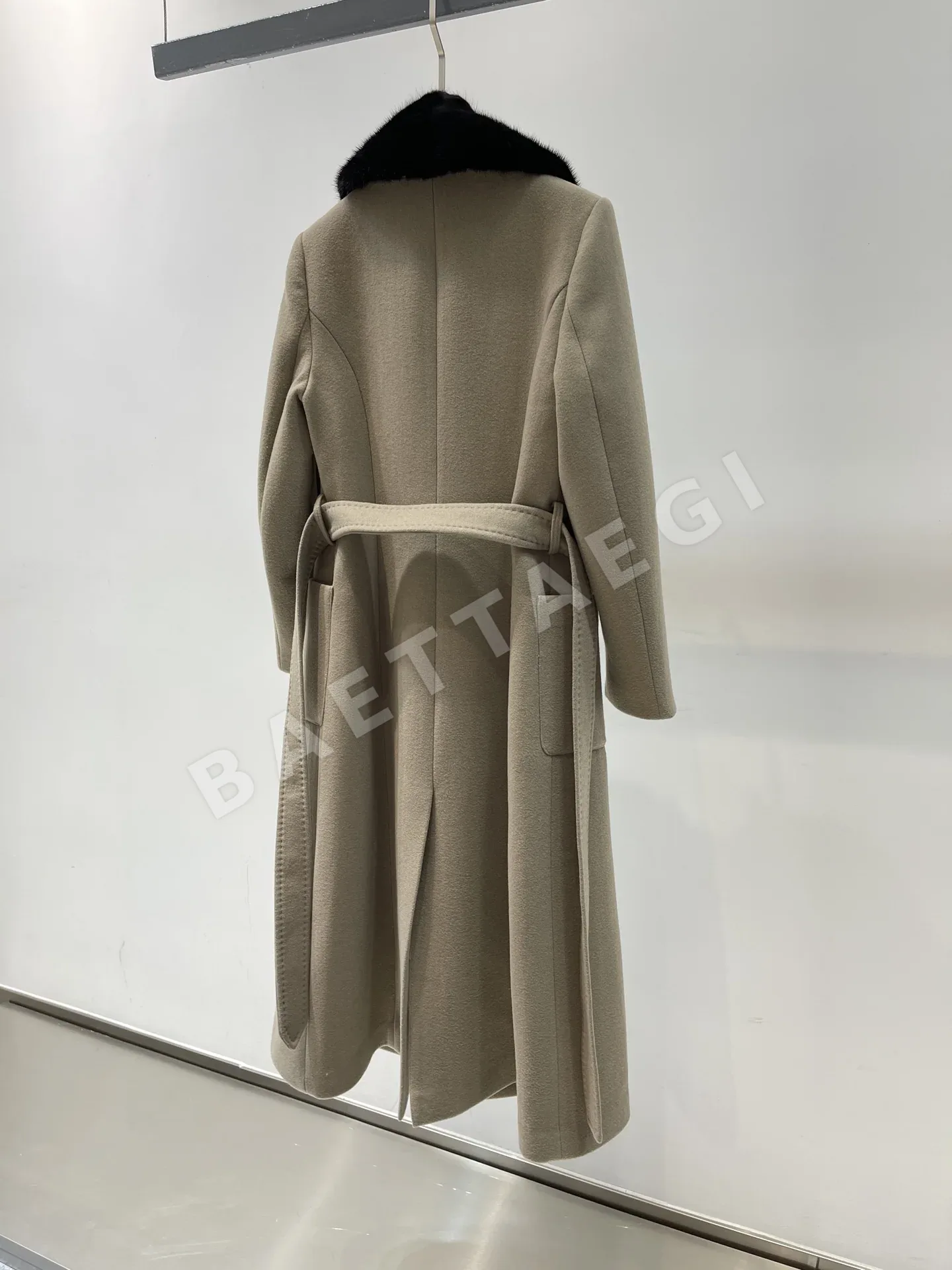 펜디 울 밍크 카라 더블브레스트 여성 자켓 상세 이미지 9