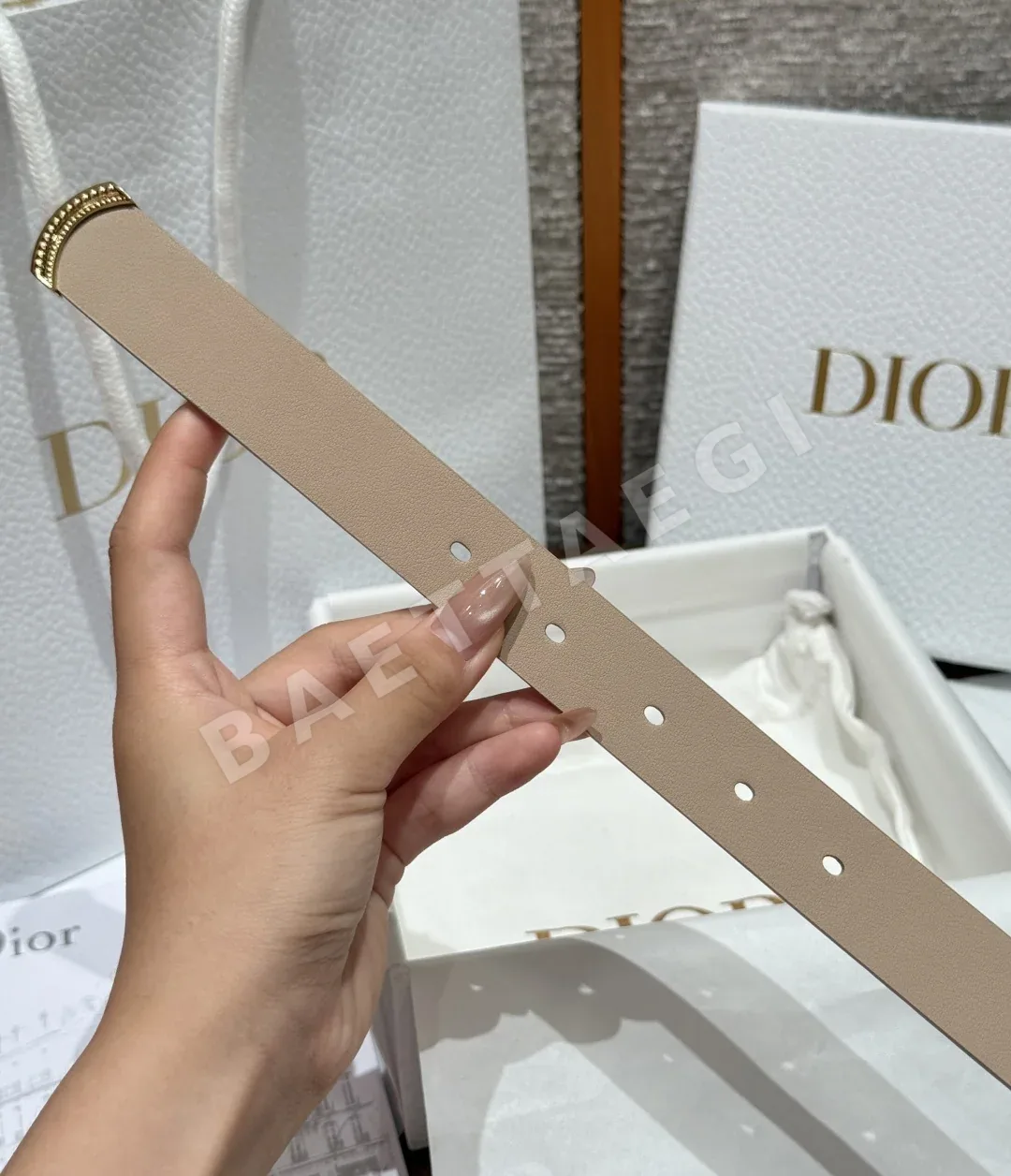 디올 2.5 cm 소가죽 벨트 메탈릭 타원 버클 상세 이미지 8