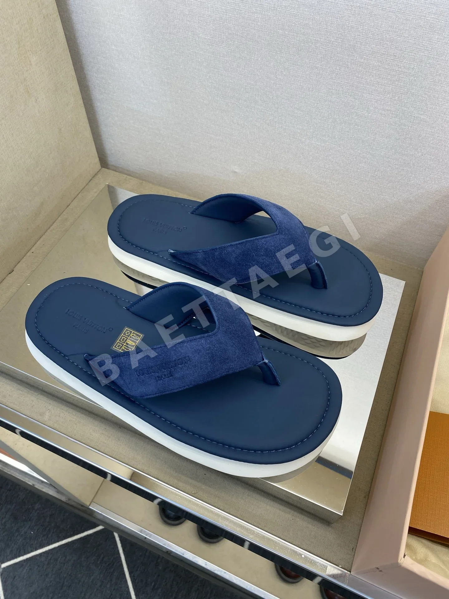 루이비통 남성 송아지가죽 슬리퍼 상세 이미지 3
