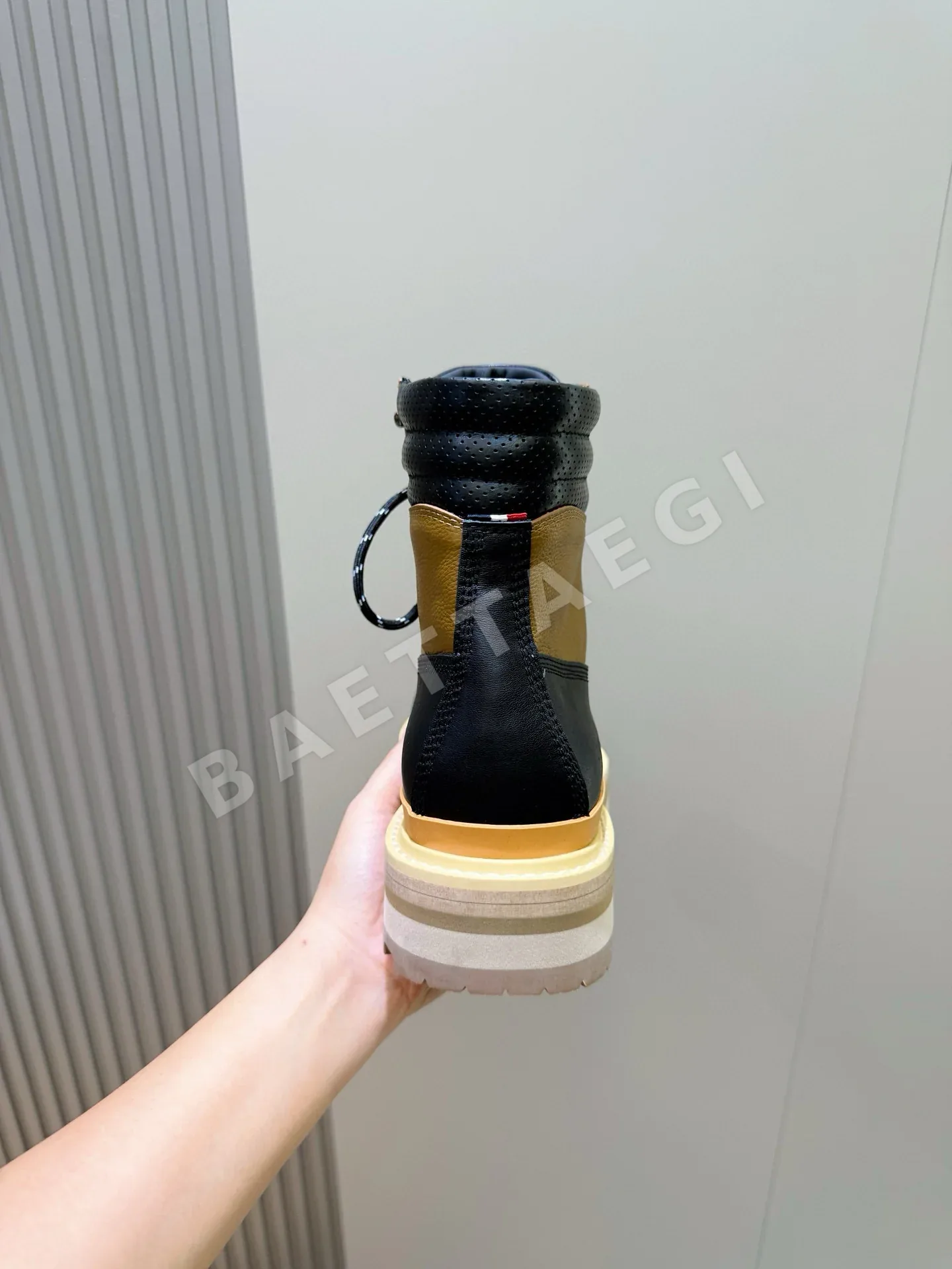 몽클레르 부츠 남성 가죽 하이컷 마틴 상세 이미지 6