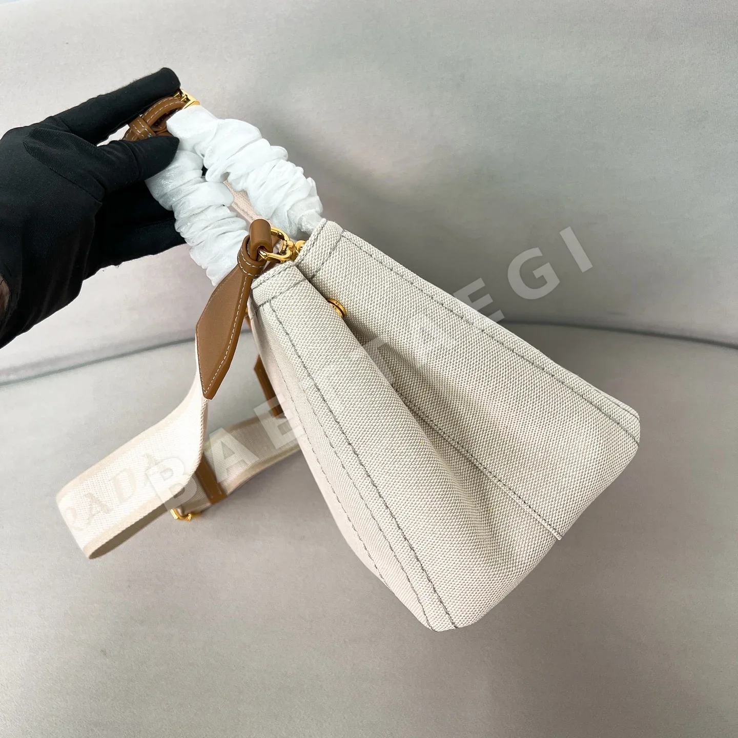 프라다 자르디네르 린넨 캔버스 가죽 숄더백 1BG464 상세 이미지 3