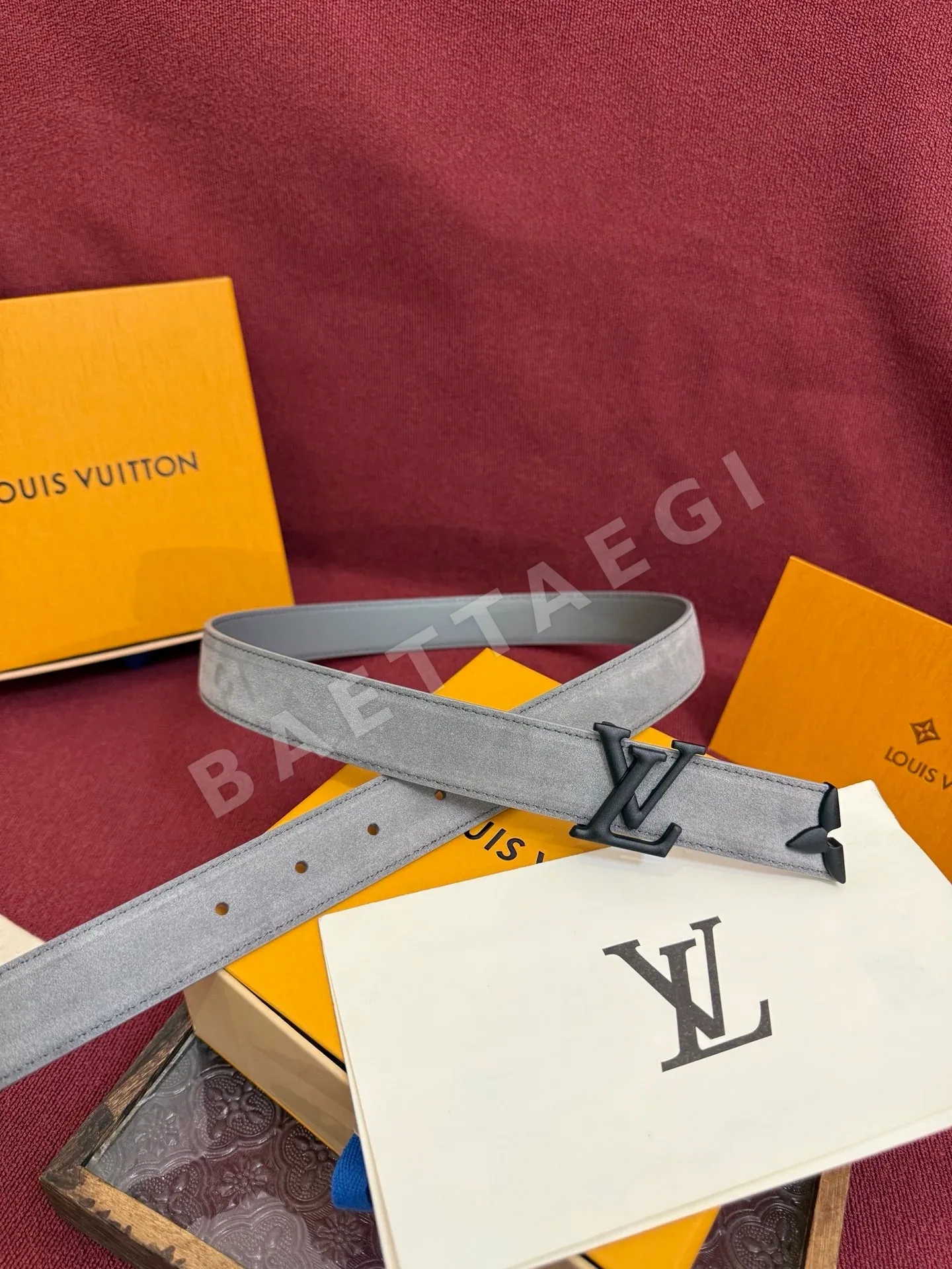 루이비통 LV 이니셜 골드 버클 스웨이드 벨트 상세 이미지 9