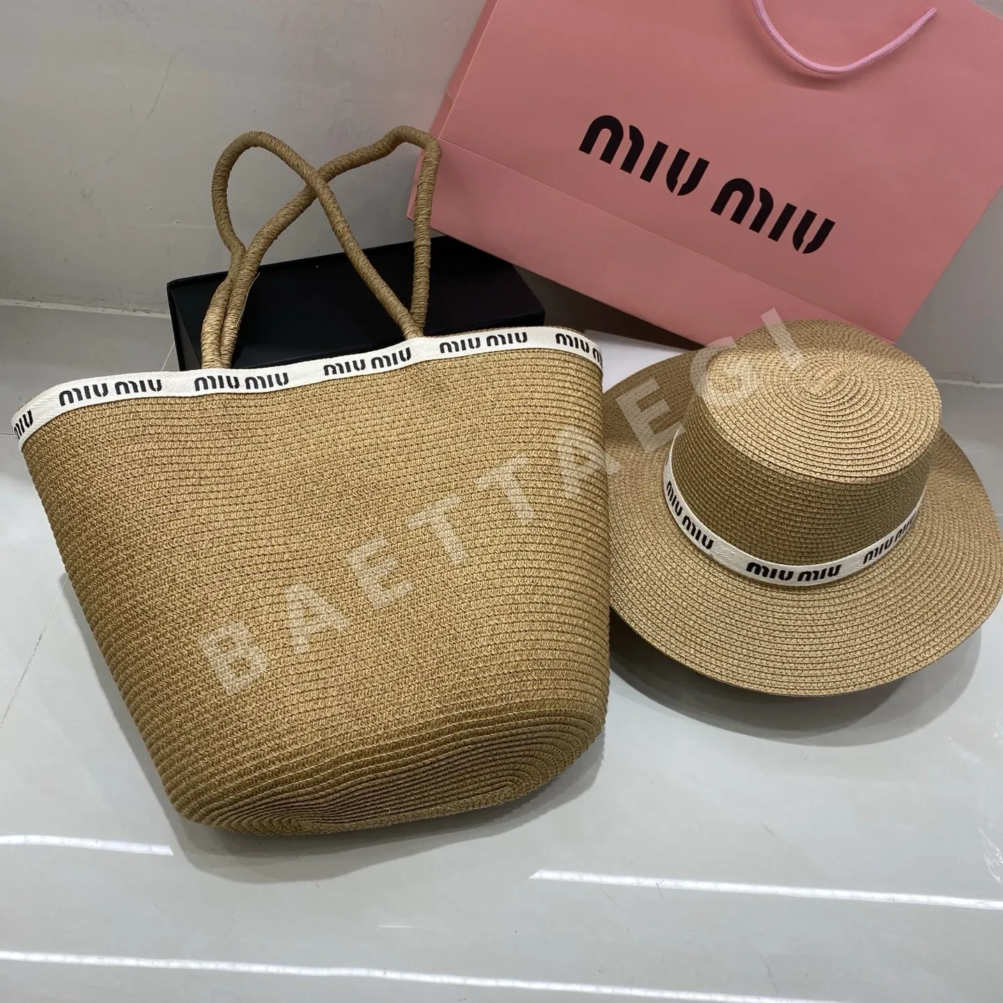 미우미우 플랫캡 120012