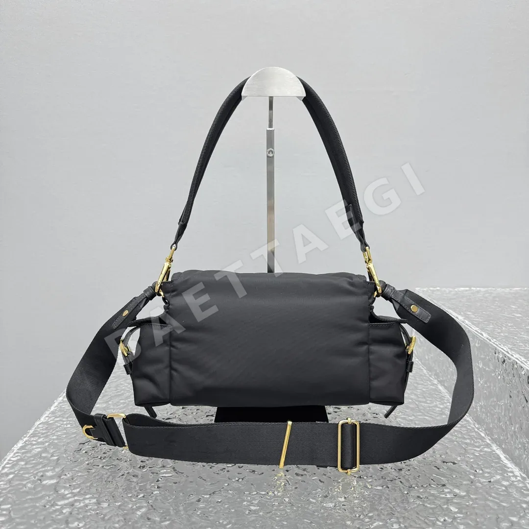 프라다 Explore Re-Nylon 메신저백 상세 이미지 3