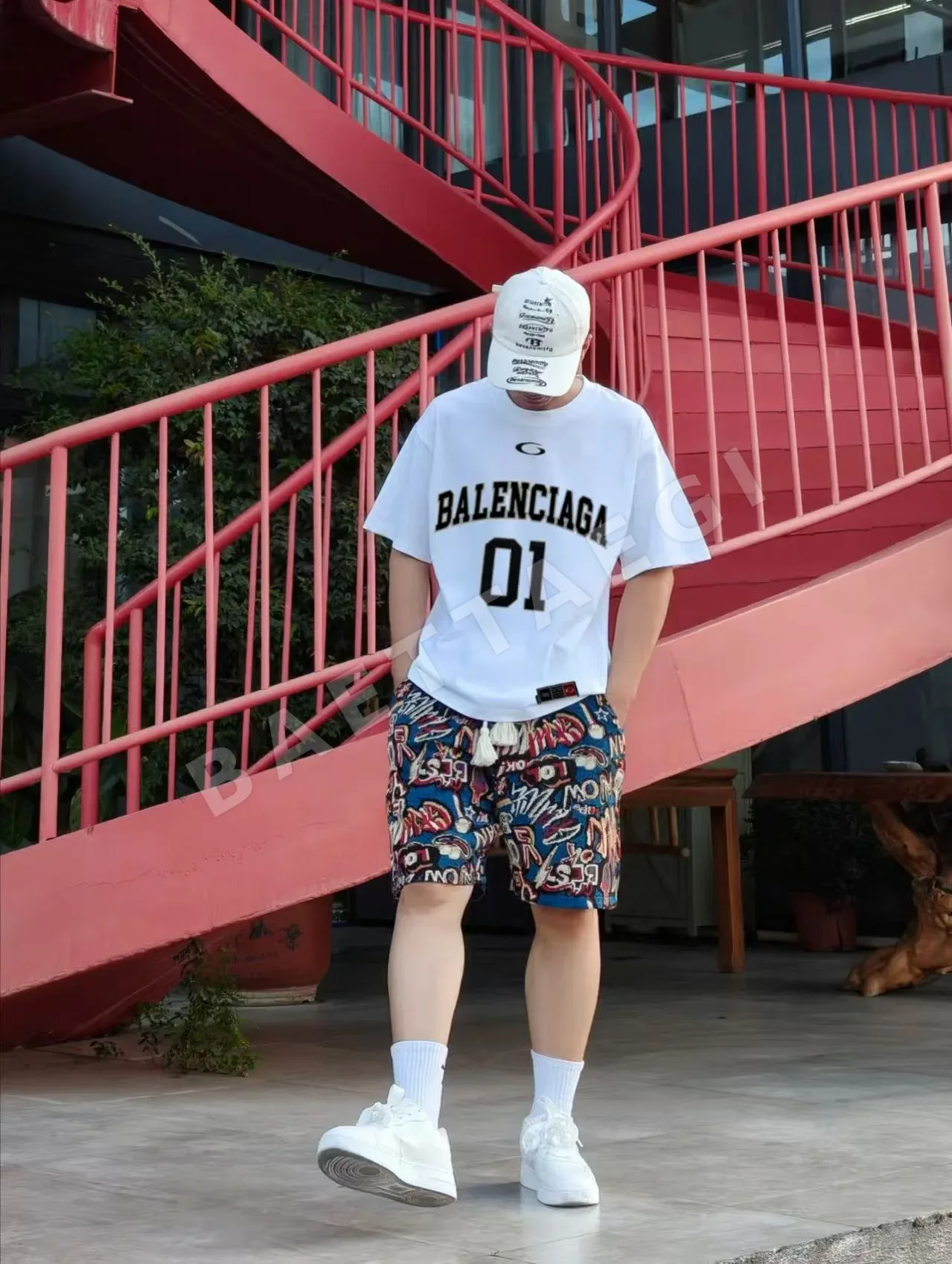 발렌시아가 남성 반팔 티셔츠 상세 이미지 2