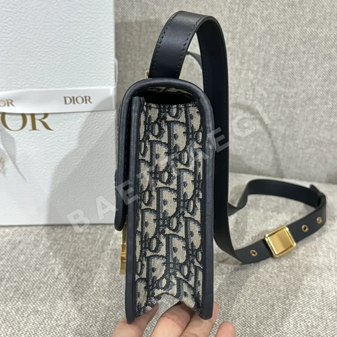 디올 몽테뉴 30 모노그램 캔버스 숄더백 상세 이미지 7