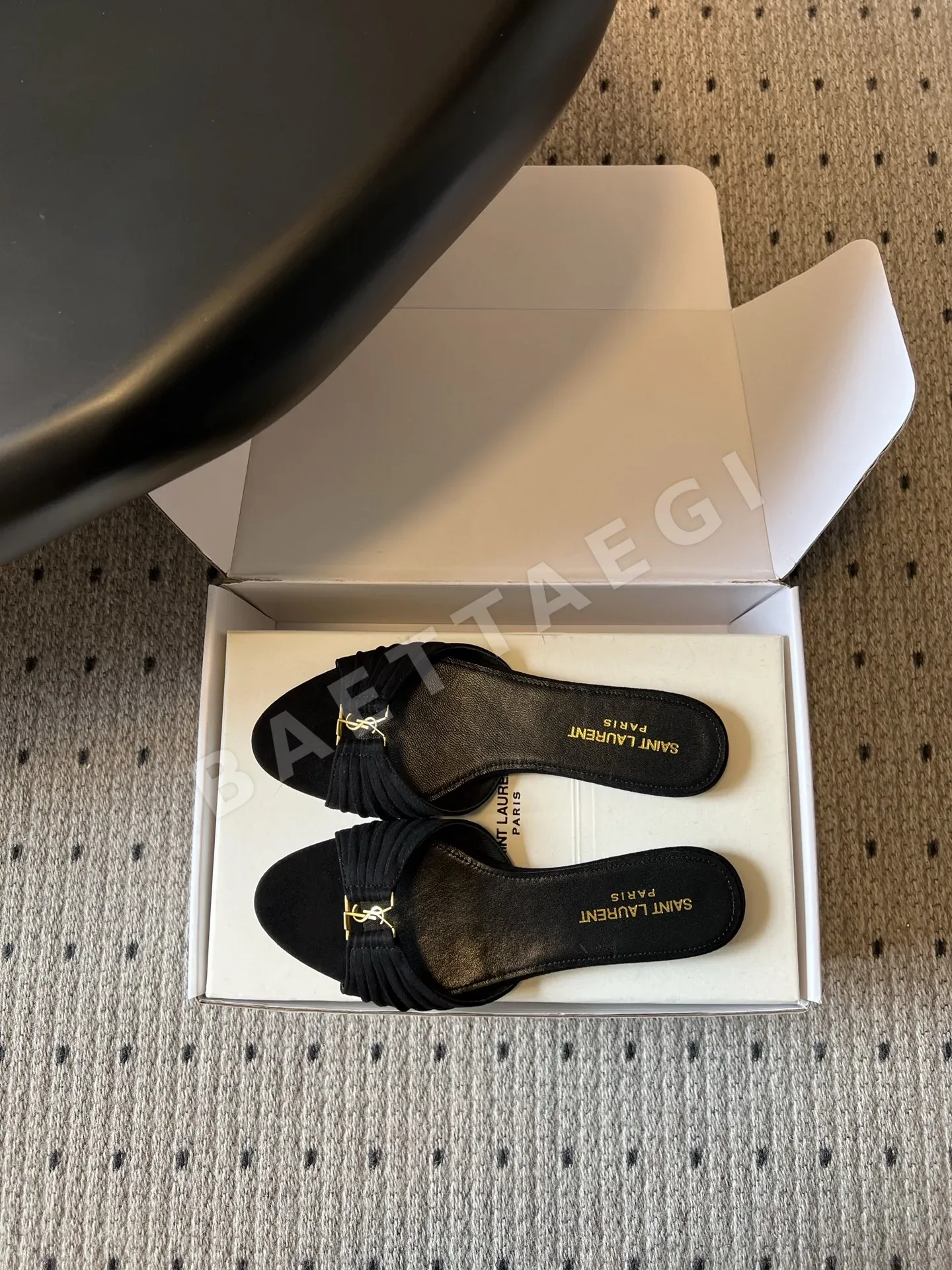 생로랑 플리츠 YSL 버클 플랫 샌들 상세 이미지 6