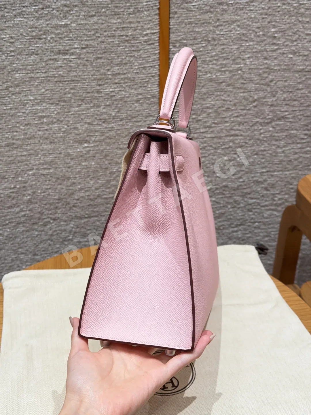에르메스 켈리 28 cm 핑크 엡솜 가죽 가방 상세 이미지 4