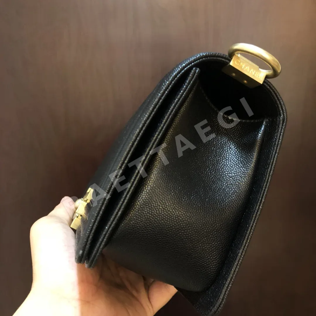 샤넬 르보이 빅 V 비즈 숄더백 35144