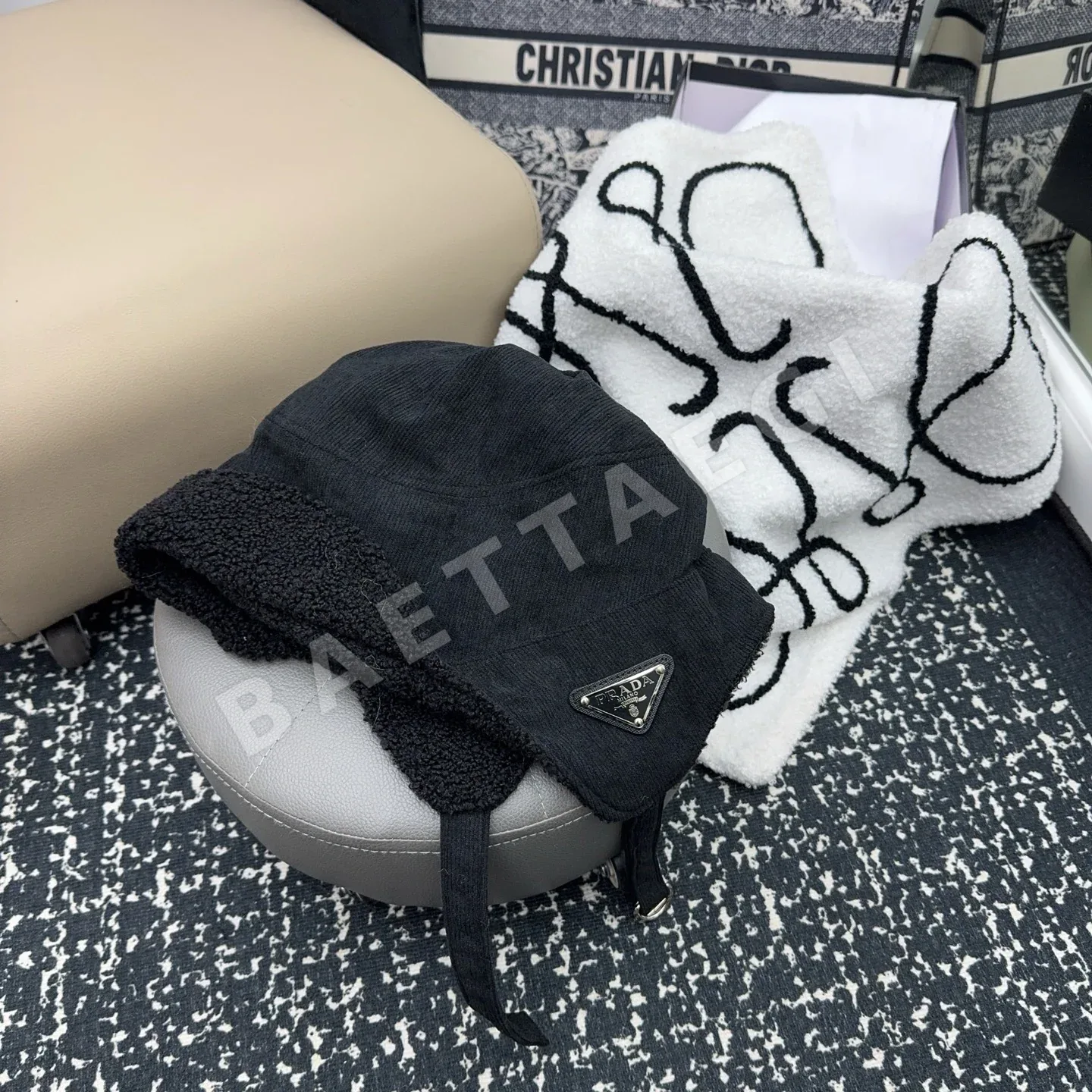 프라다 코듀로이 이어머프 모자 84927