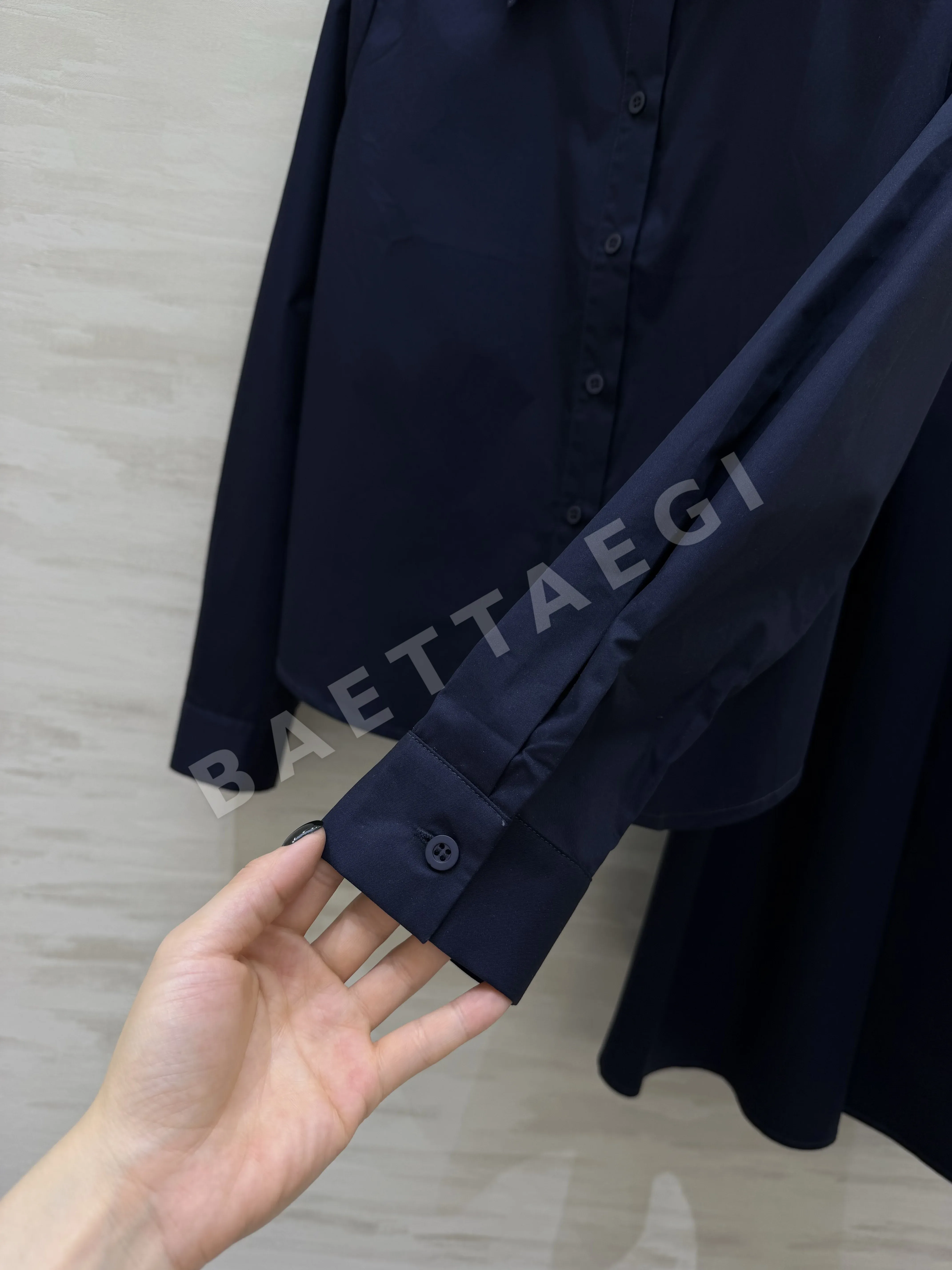 보테가베네타 네이비 포인티드 카라 셔츠 스커트 세트 상세 이미지 17
