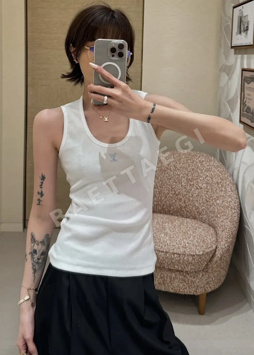 루이비통 여성 자수 반팔 티셔츠 상세 이미지 8