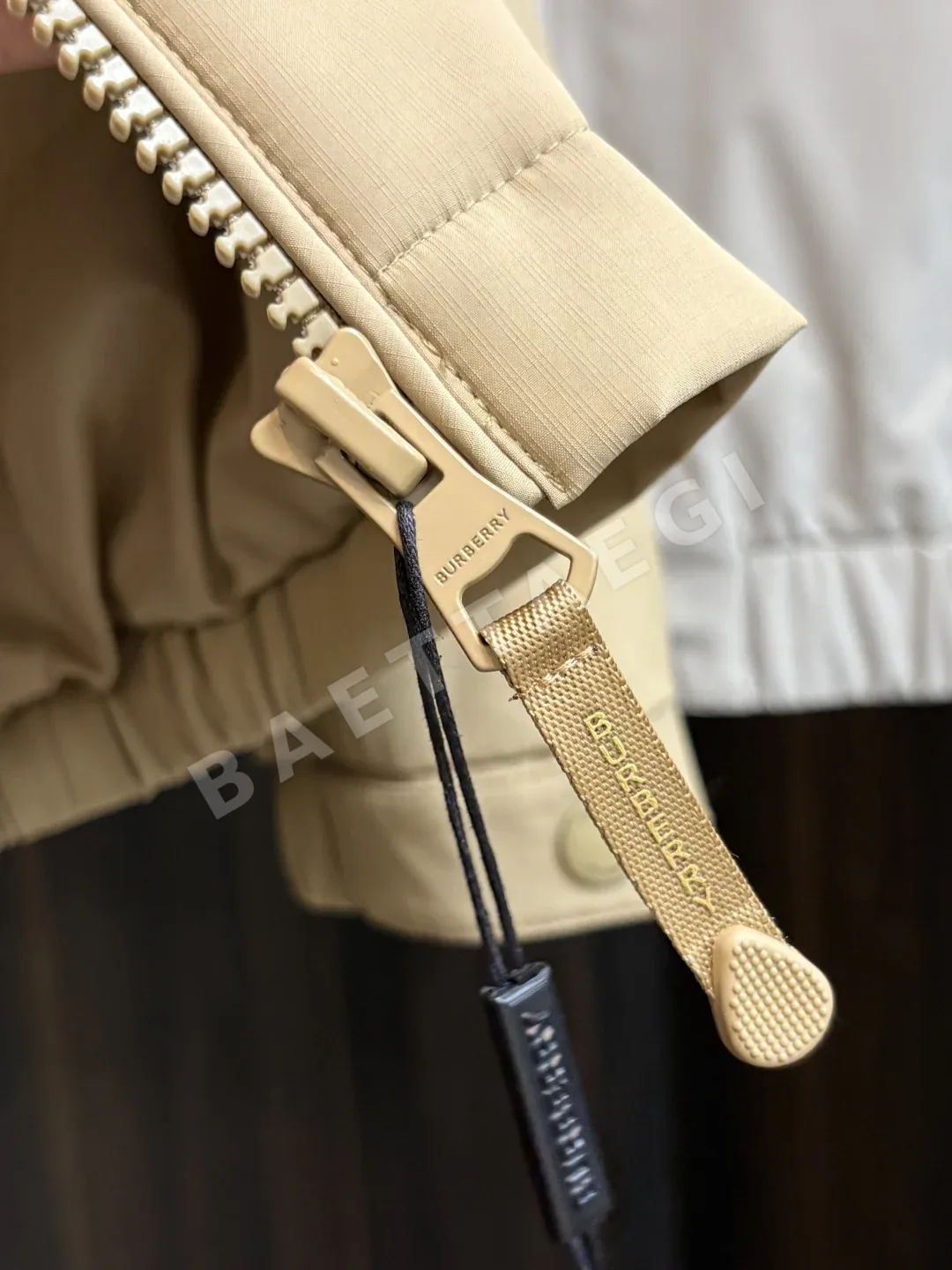버버리 퀼팅 후드 스탠드카라 자켓 상세 이미지 8