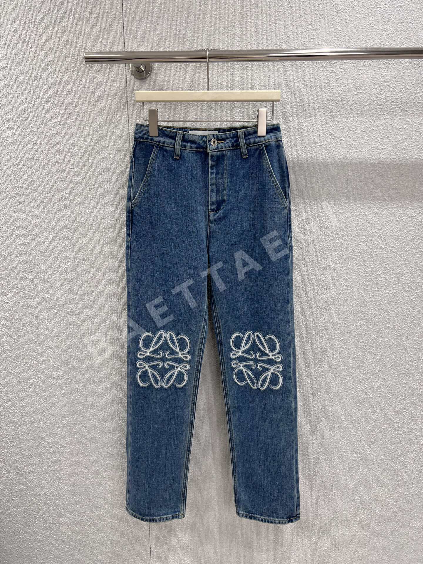 로에베 레이저 커팅 디테일 워시드 데님 여성 바지 상세 이미지 3