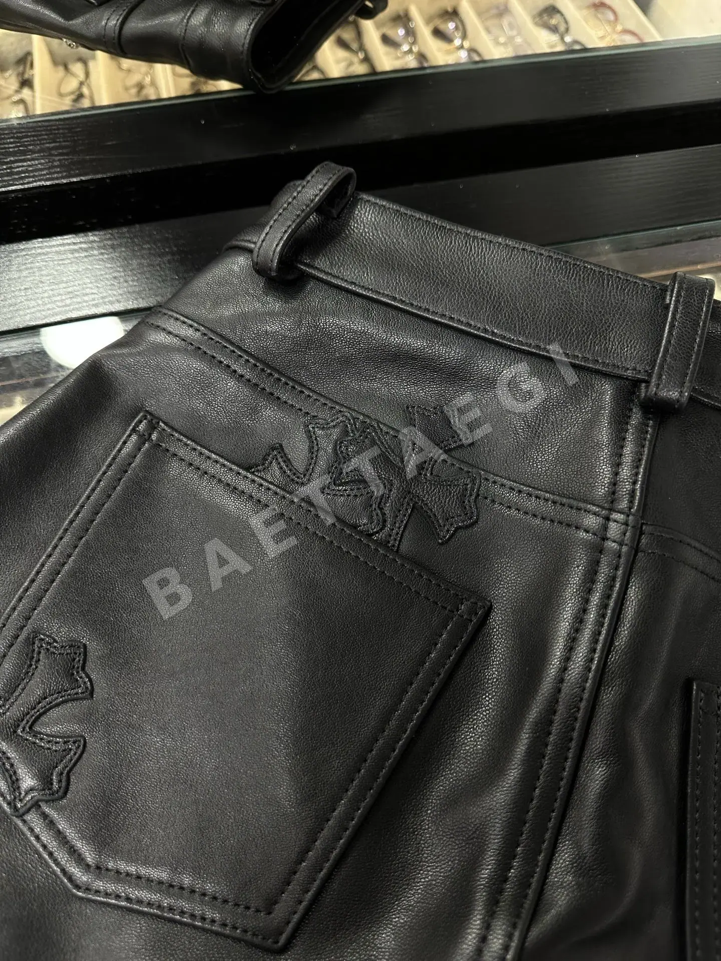 크롬하츠 가죽 십자가 무늬 여성 미니스커트 상세 이미지 5