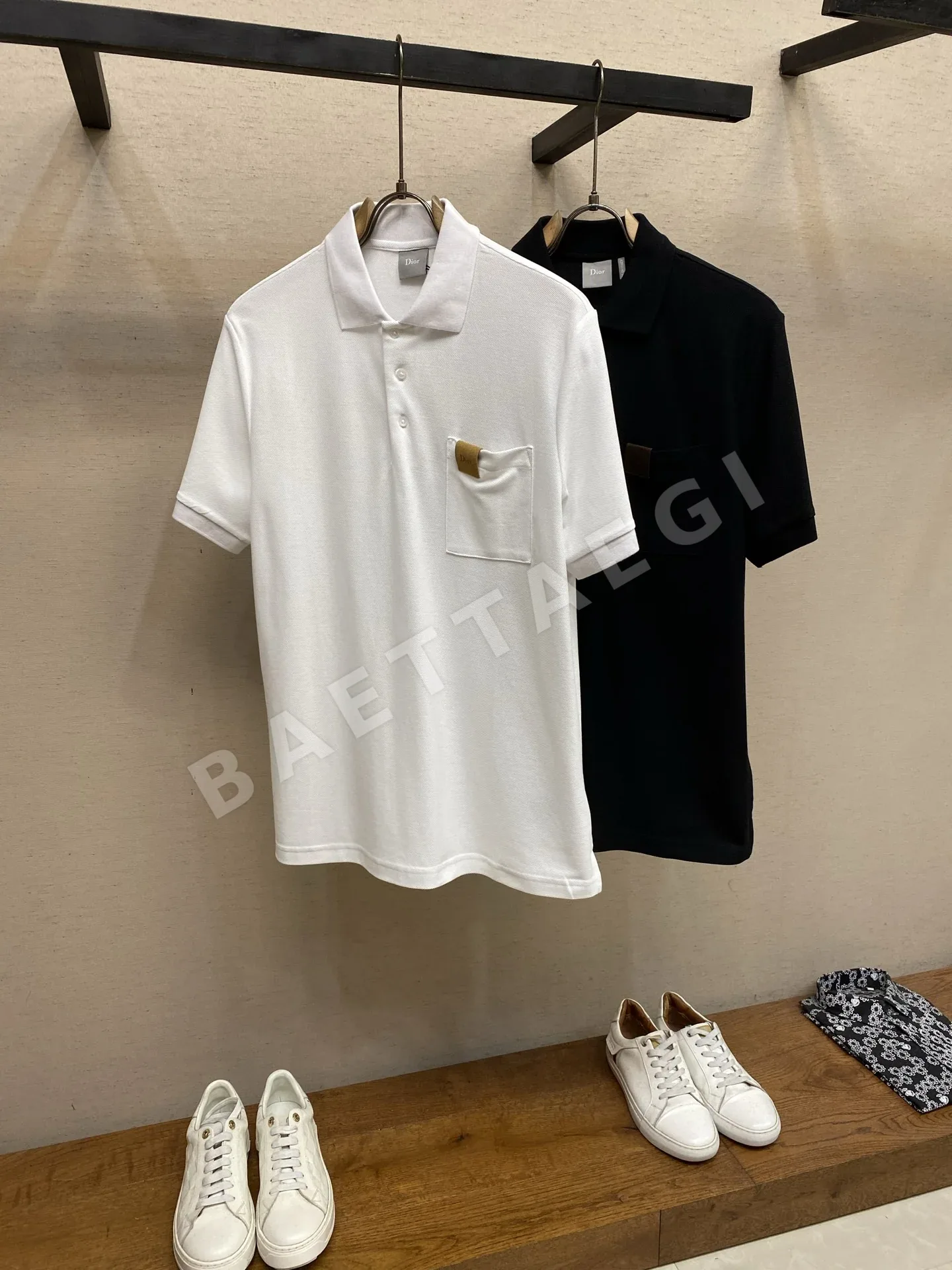 디올 가죽 로고 포켓 남성 반팔 티셔츠 상세 이미지 3