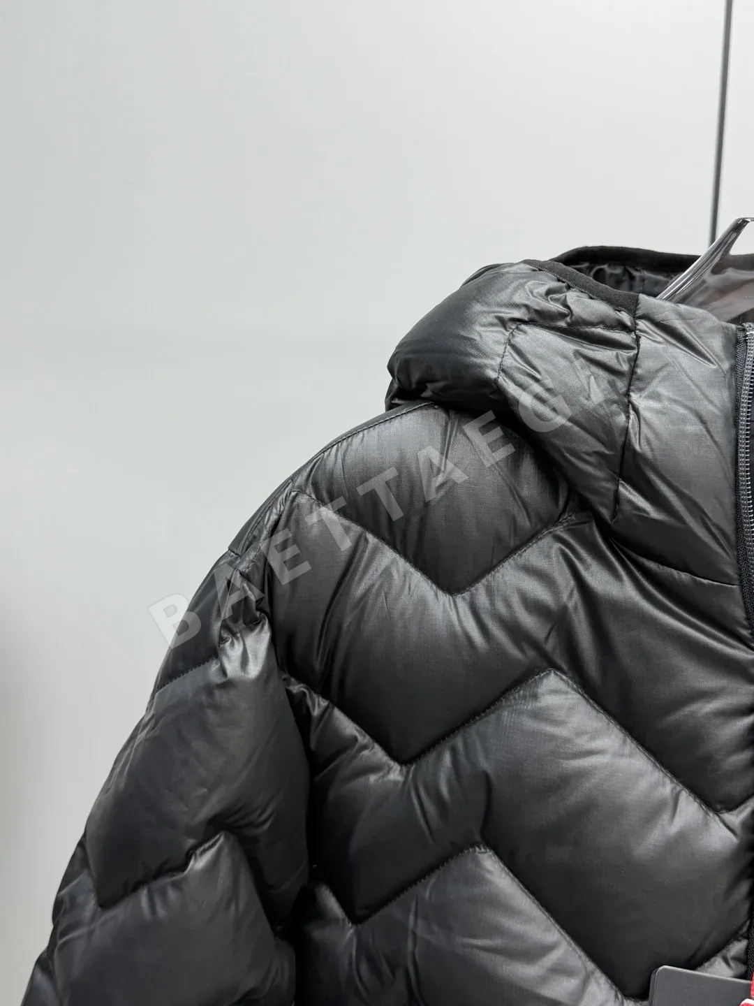 몽클레르 다크웨이브 퀼팅 후드 숏다운 패딩 상세 이미지 4